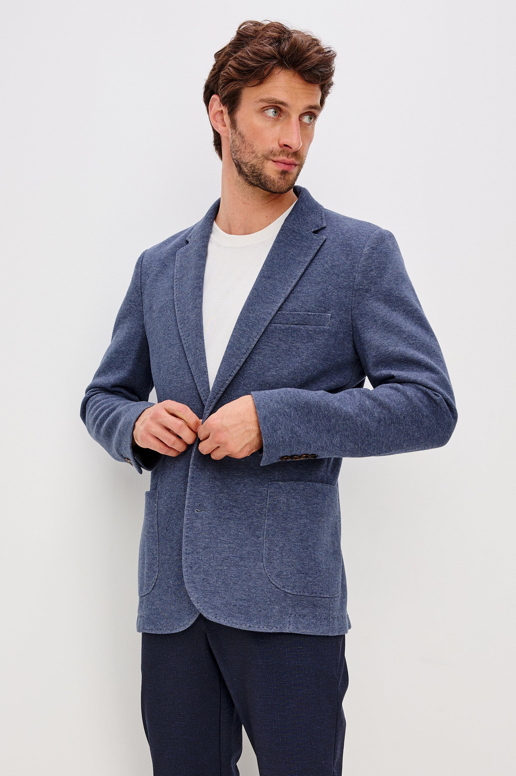 Lorenz Single Breasted Blazer with two patch pockets and one chest pocket in Navy Heather Colorway. Front View Shown on Model.