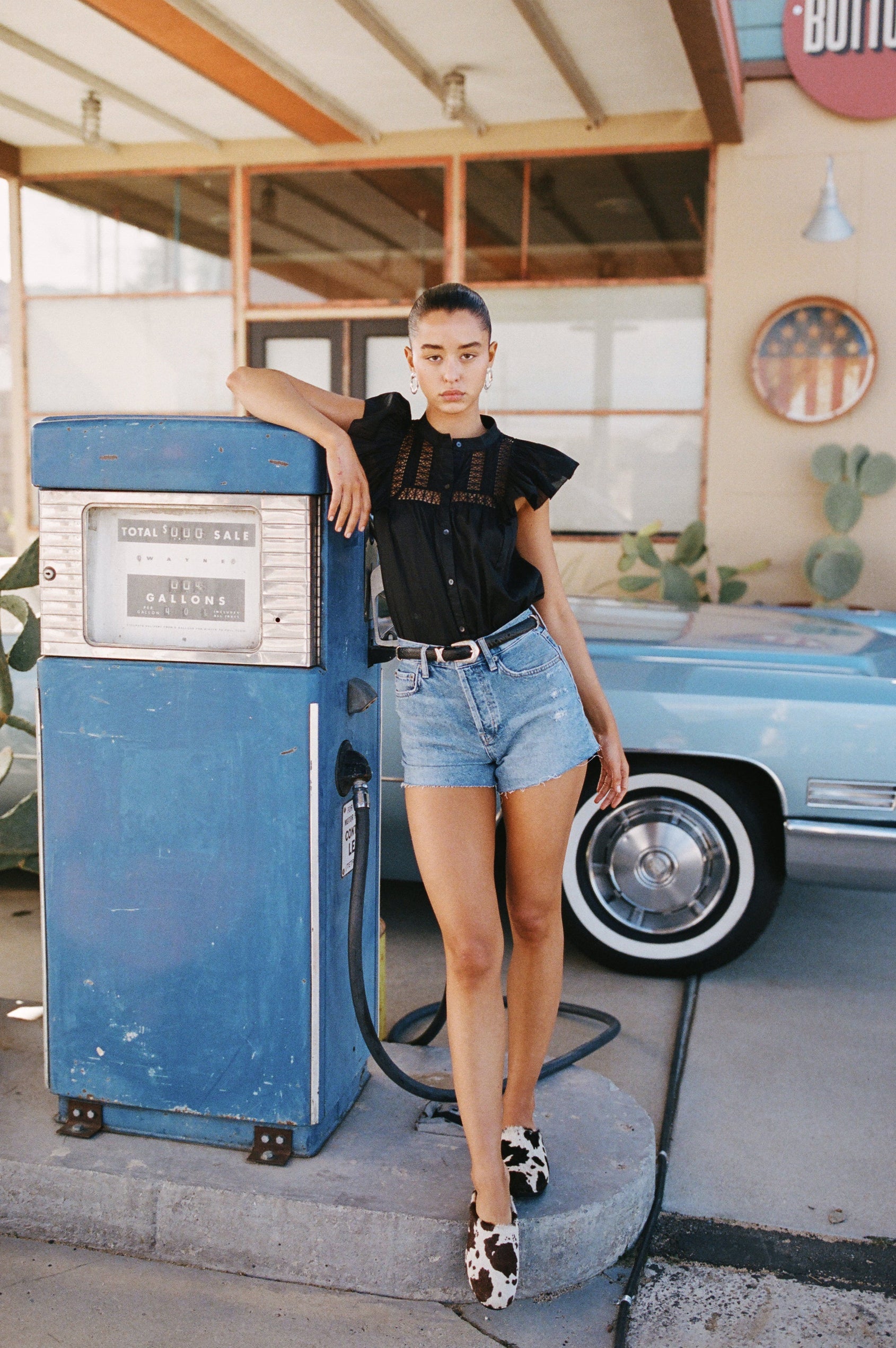 LOUELLA TRUE BLACK - EDITORIAL