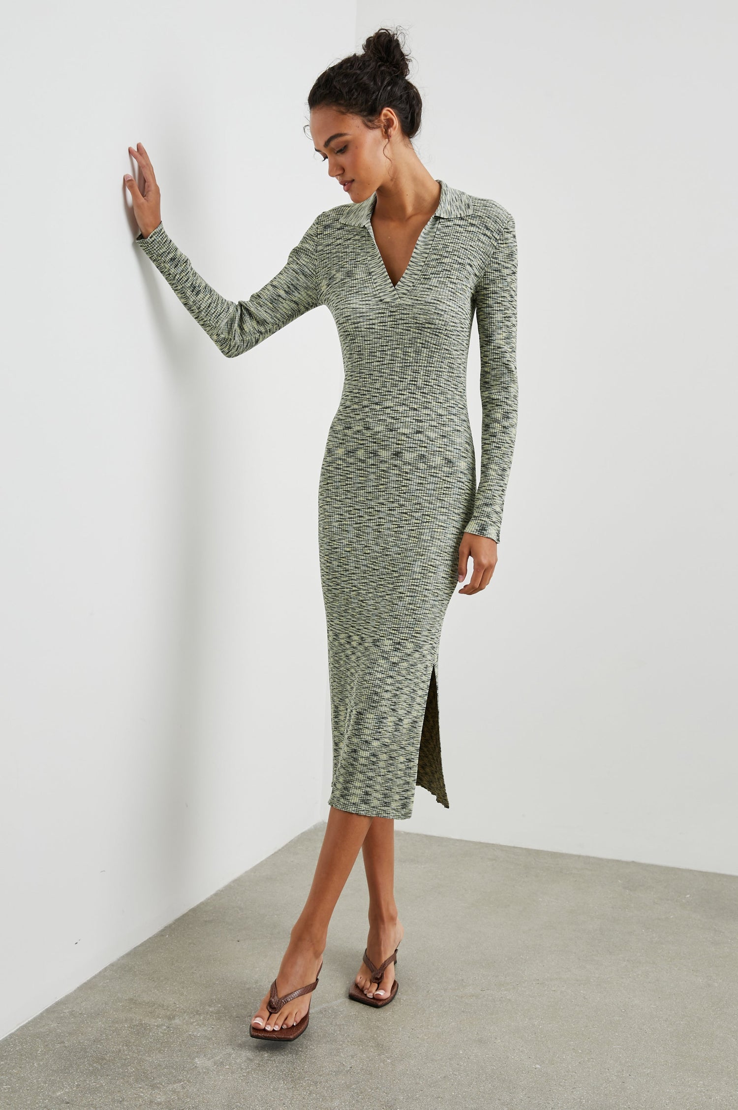 LUCIANA MINT NAVY SPACEDYE - LEANING AGAINST WALL