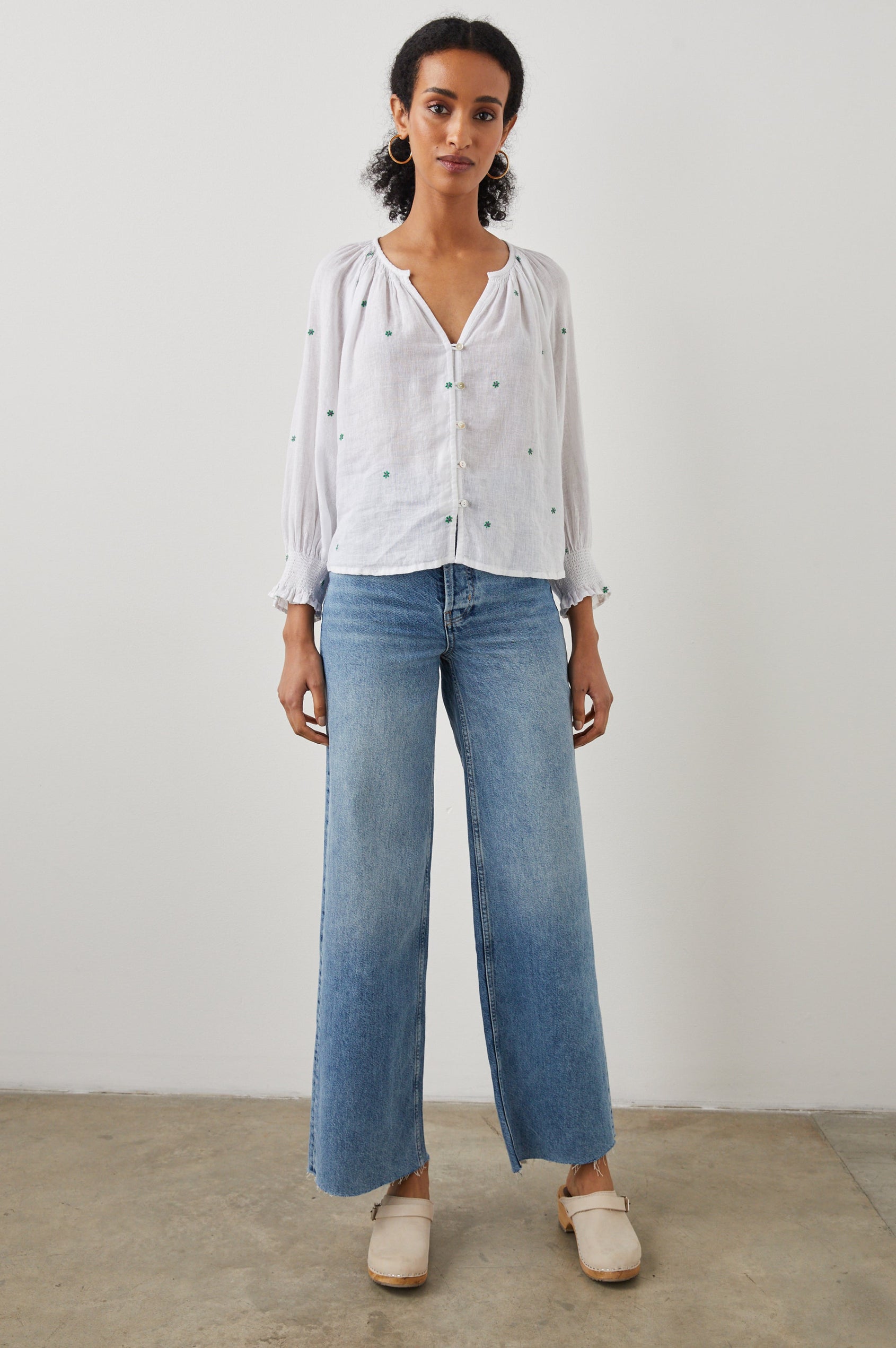 MARIAH TOP GREEN DAISY EMBROIDERY - FRONT FULL BODY