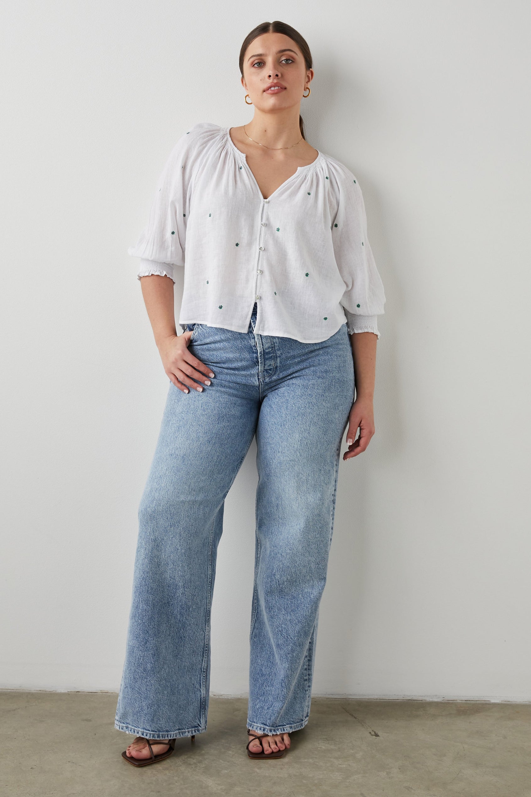 MARIAH TOP GREEN DAISY EMBROIDERY - MODEL 2 FRONT FULL BODY