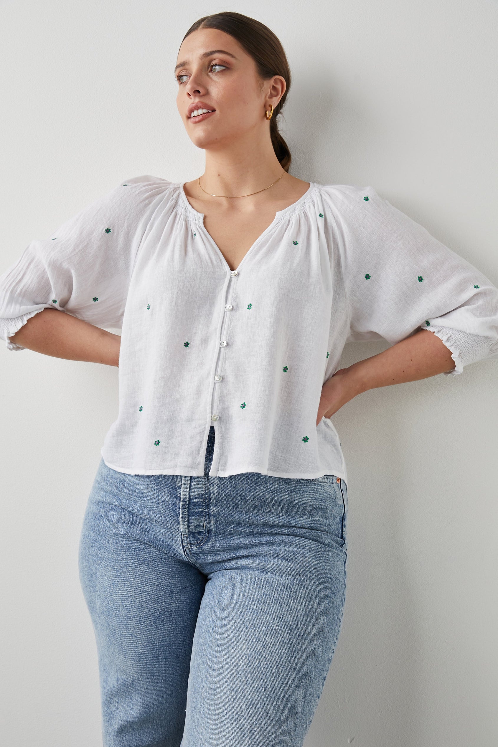 MARIAH TOP GREEN DAISY EMBROIDERY - MODEL 2 FRONT HALF BODY