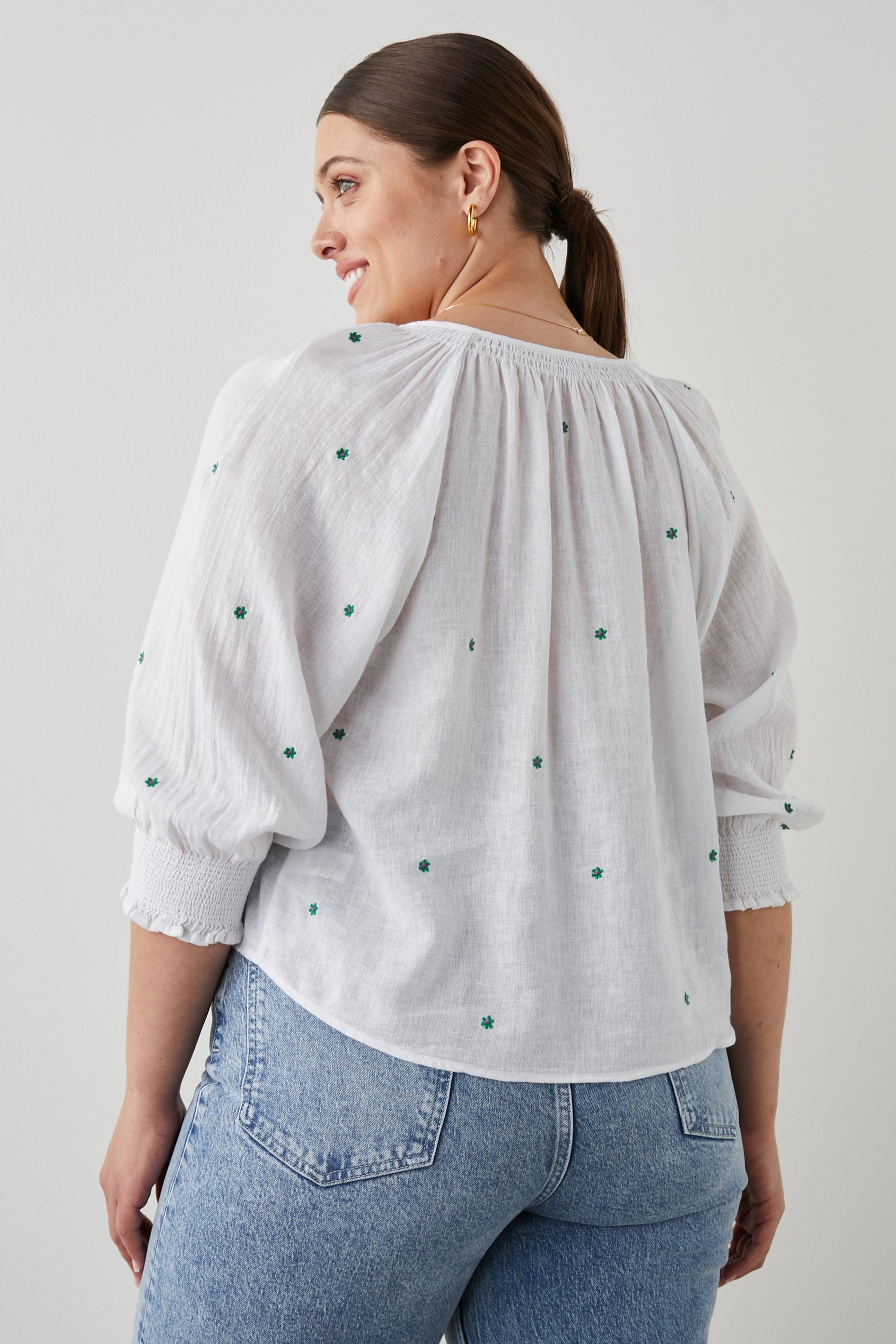 MARIAH TOP GREEN DAISY EMBROIDERY - MODEL 2 BACK