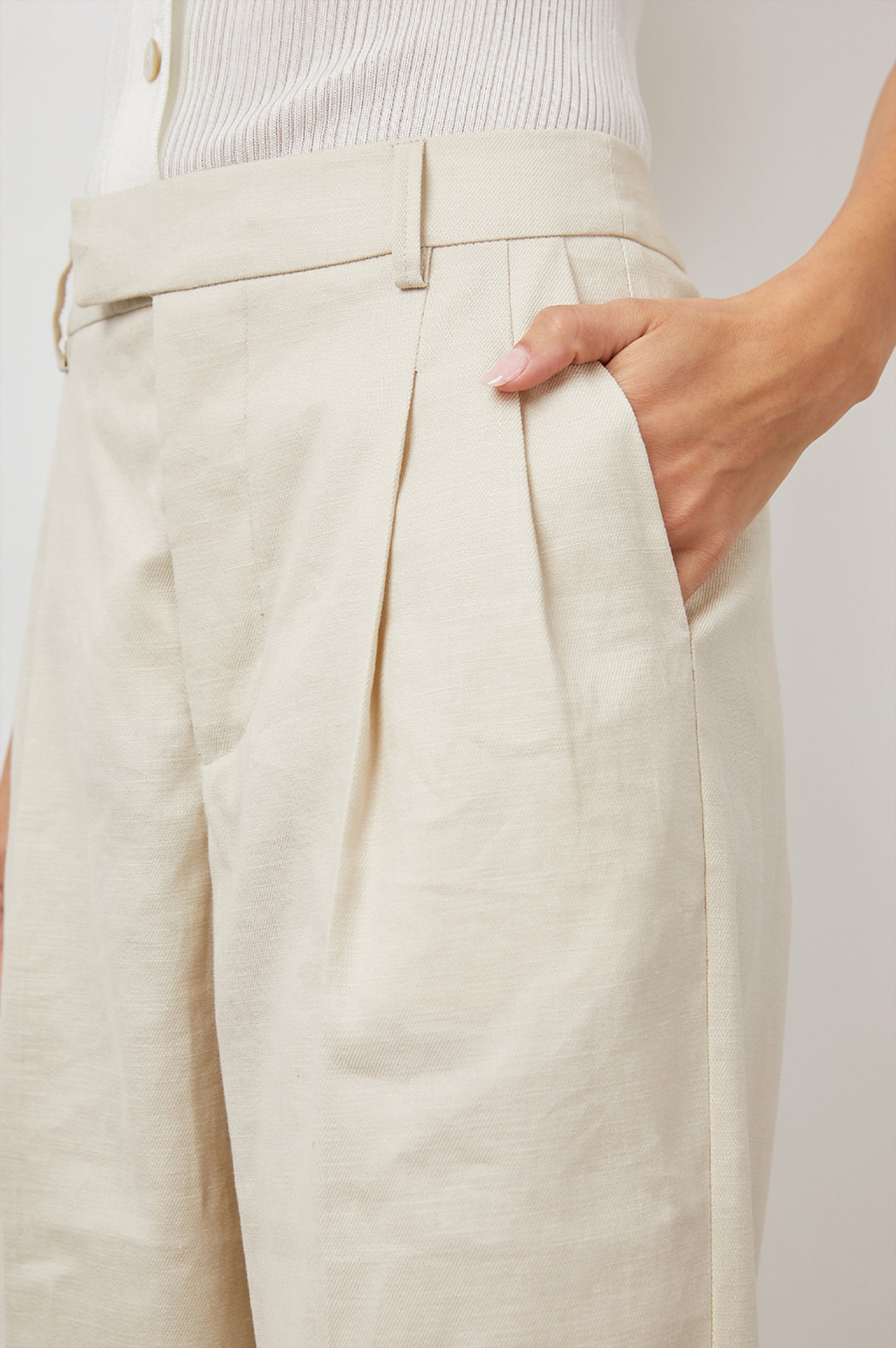 MARNIE-SAND-SIDE POCKET DETAIL