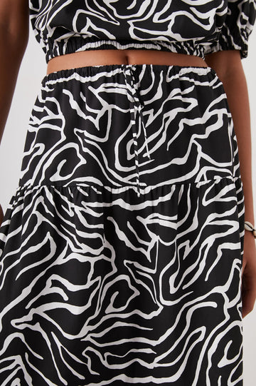 MARY SKIRT - CONTOUR LINES - FRONT DETAIL