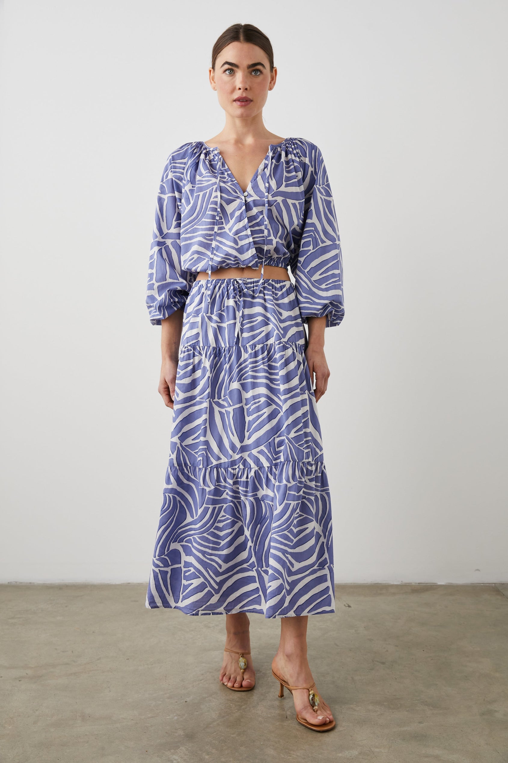 MARY SKIRT ISLAND WAVES - FULL FRONT BODY