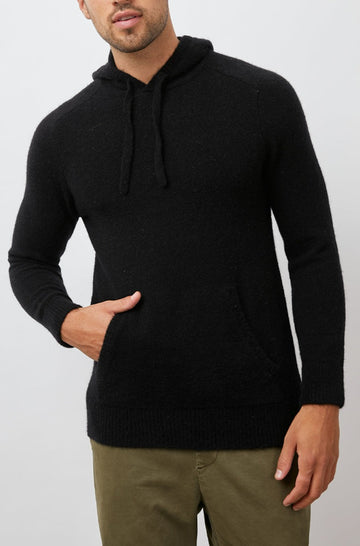 MATADOR SWEATER ONYX - FRONT HAND IN POCKET
