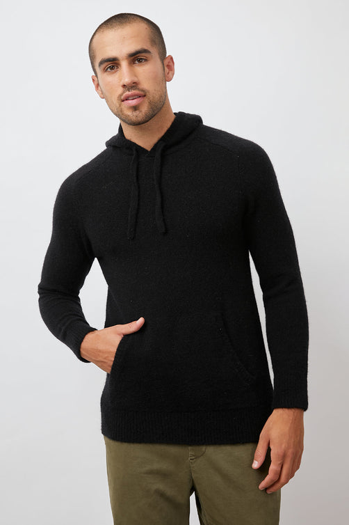 MATADOR SWEATER ONYX - FRONT HAND IN POCKET