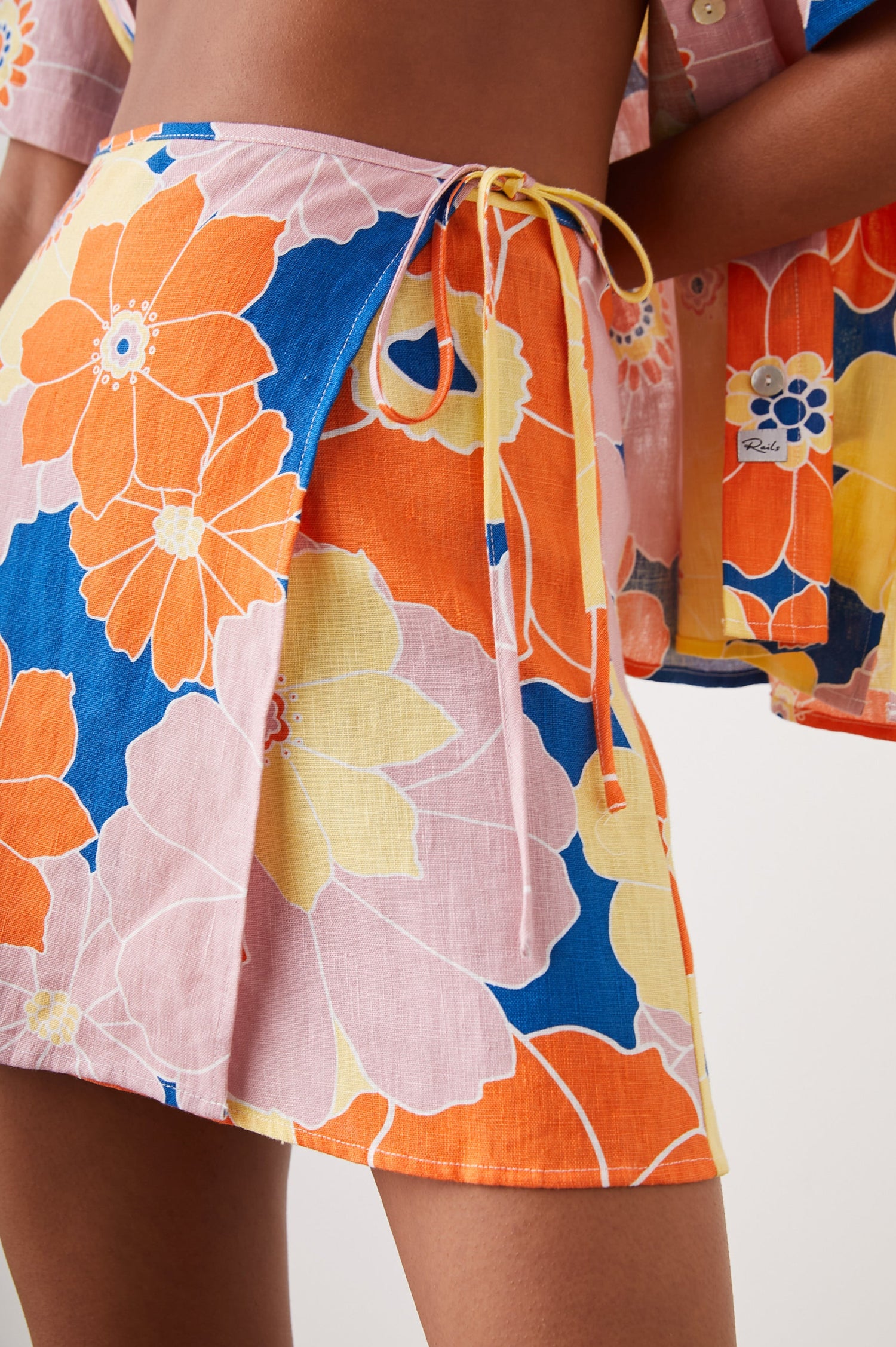 MATEO SKIRT FLOWER POWER - TIE DETAILS