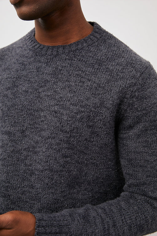 ORRIN SWEATER ADAMANTIUM - FRONT CREWNECK DETAILS