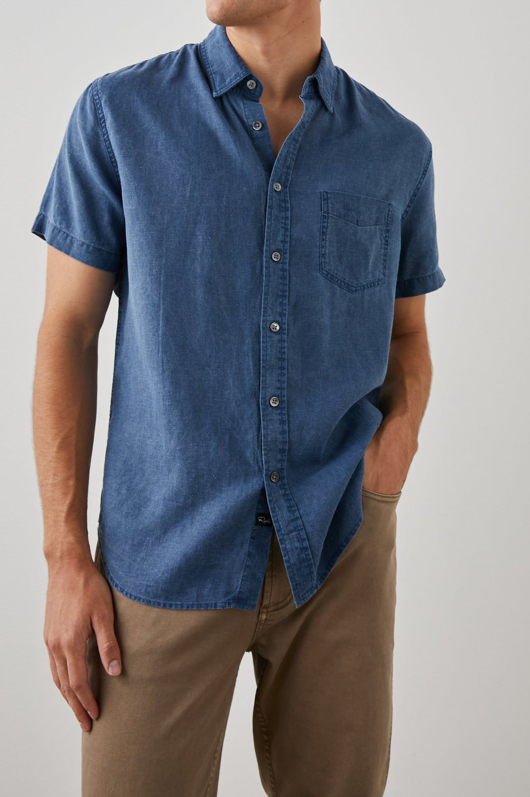 PAROS SHIRT LAPIS - FRONT IN MOTION