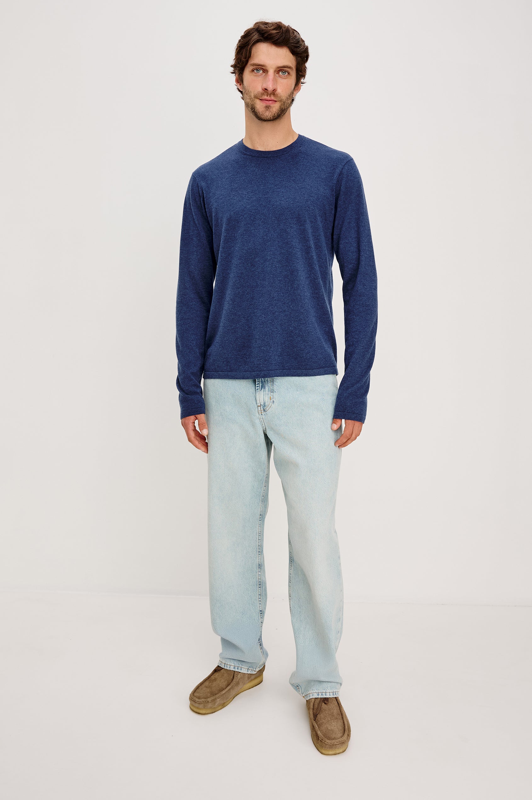 Quentin Long Sleeve T-Shirt in Cotton-Cashmere With Relaxed Slim Fit and Crew Neckline in Heather Blue Colorway - front full body view featured on model.