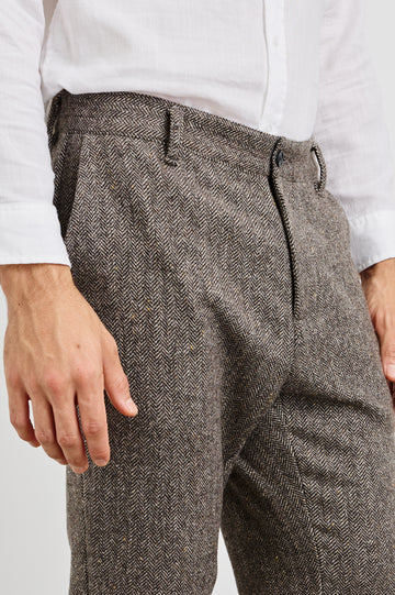 THOMAS-HIGHLAND-TWEED-DETAIL