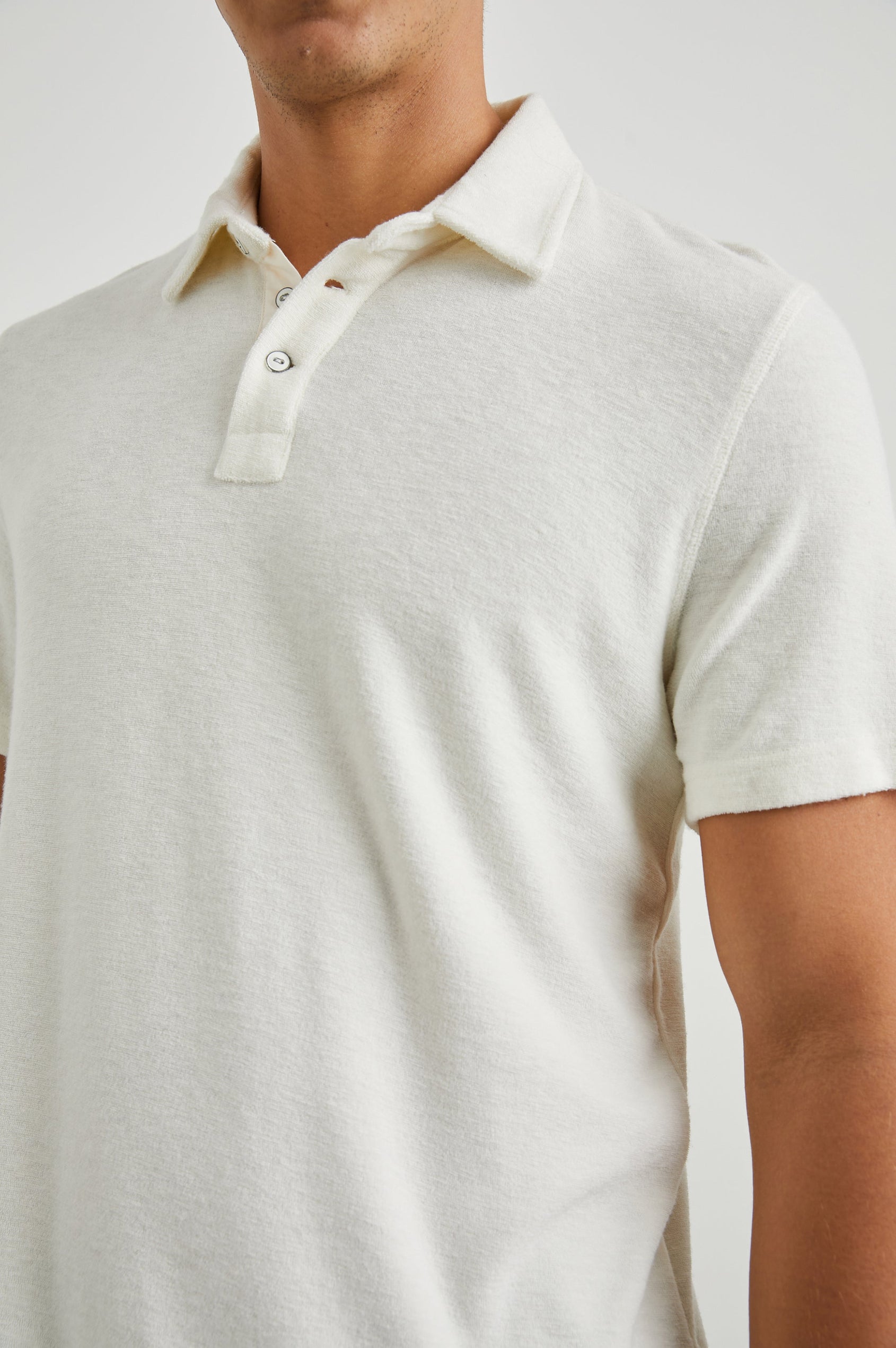 RHEN POLO SHIRT - TERRY PEARL - DETAILS