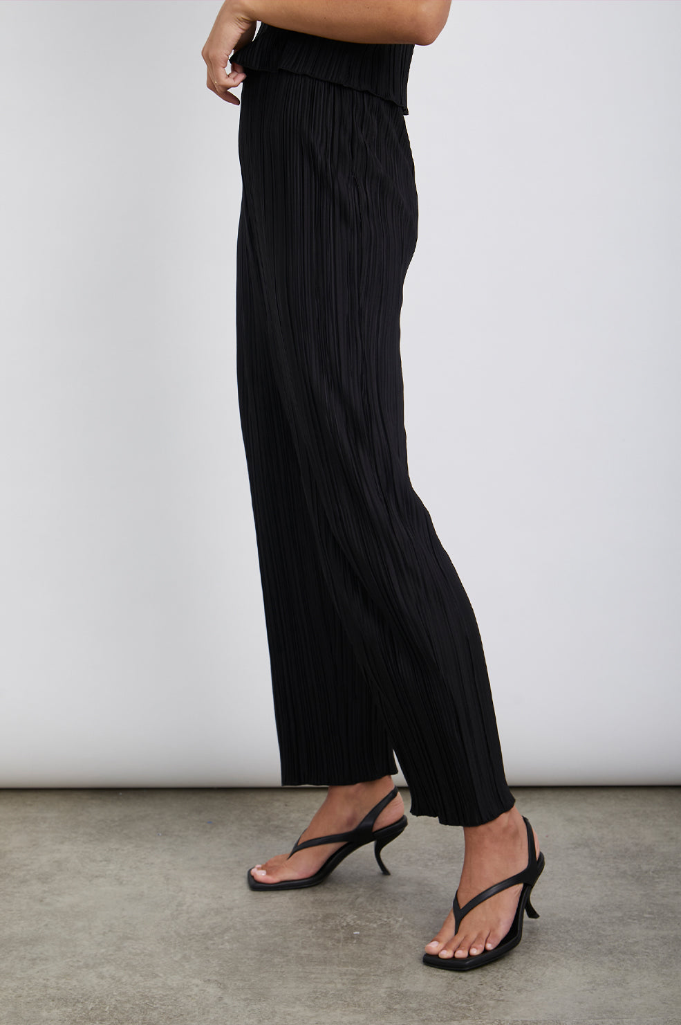 ROWAN BLACK PANT- SIDE ANGLE