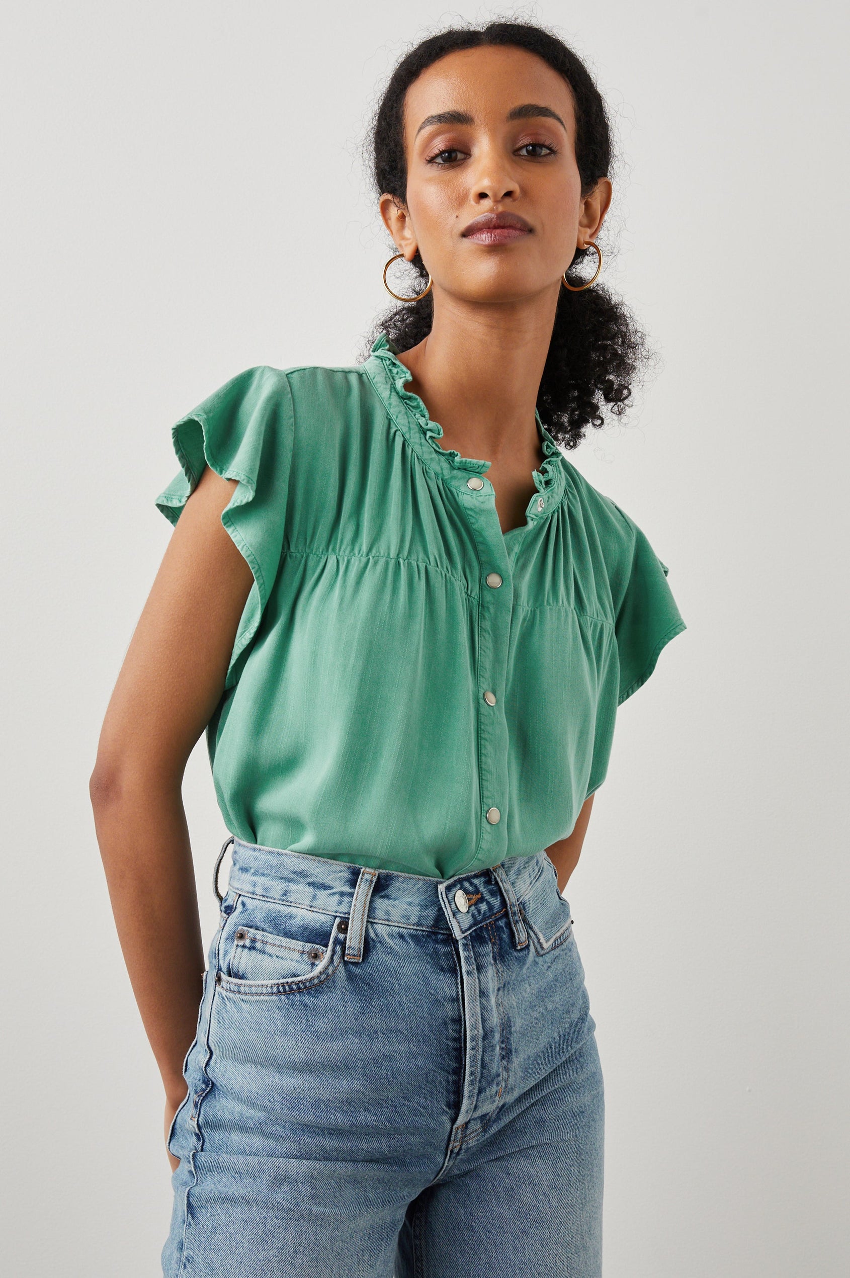 RUTHIE TOP BASIL - FRONT TUCKED IN