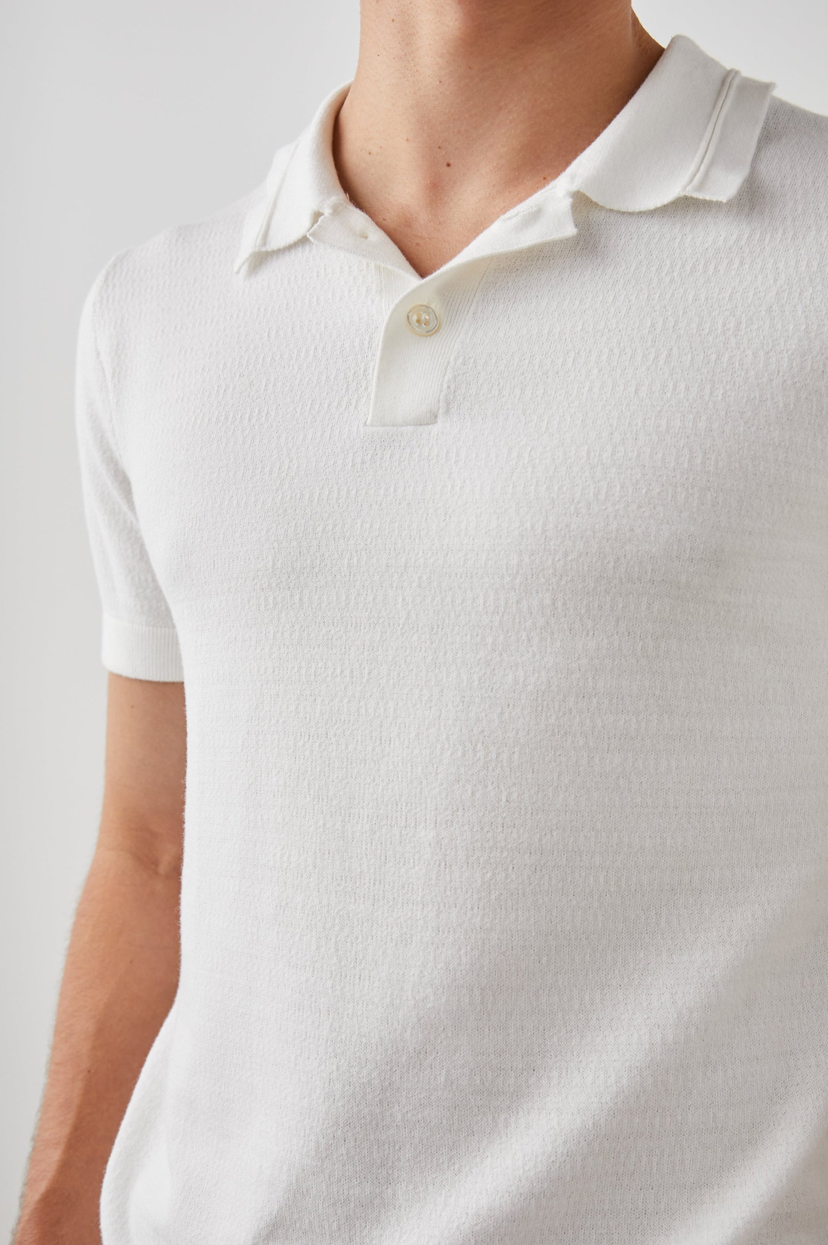 SHOREDITCH POLO SHIRT WHITE - DETAIL