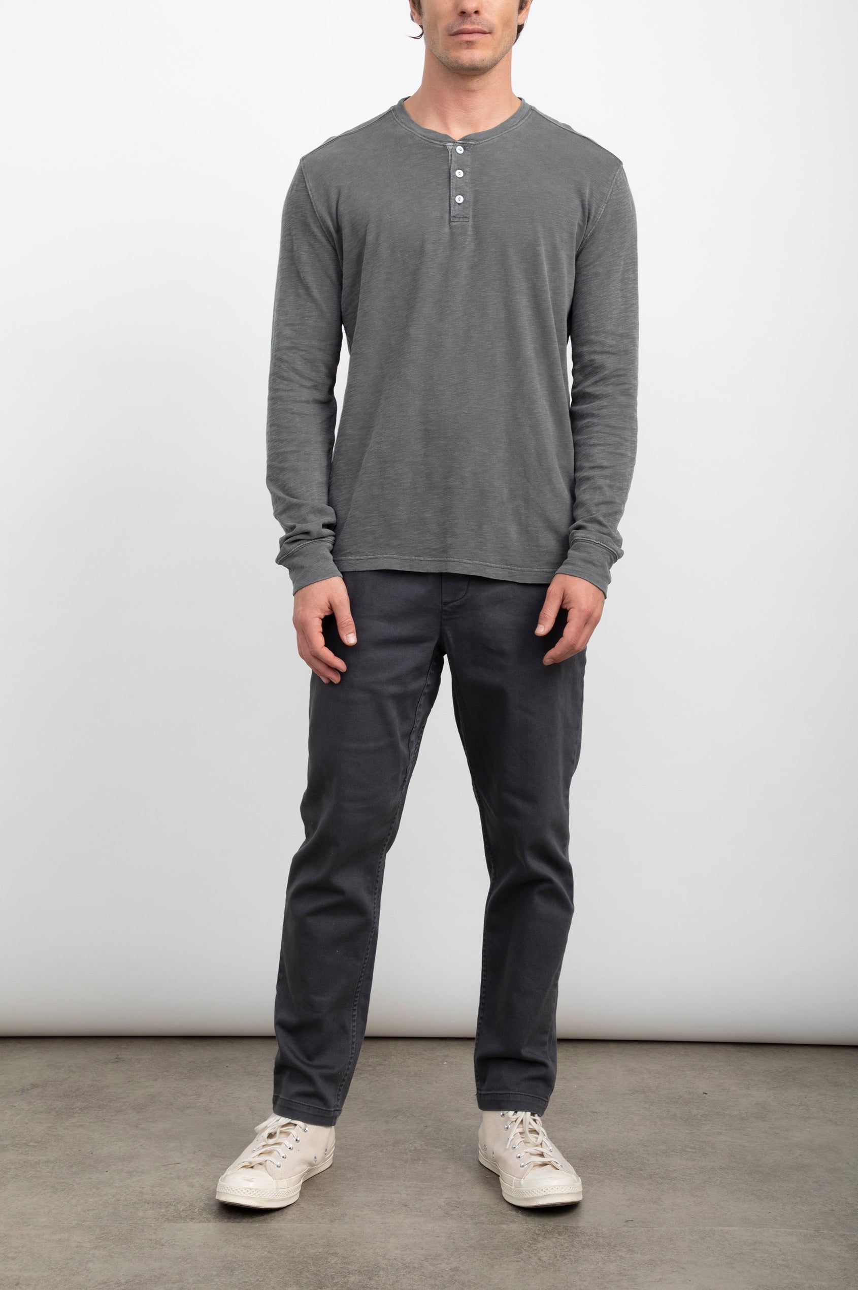 SKHI HENLEY - WASHED BLACK - FULL BODY