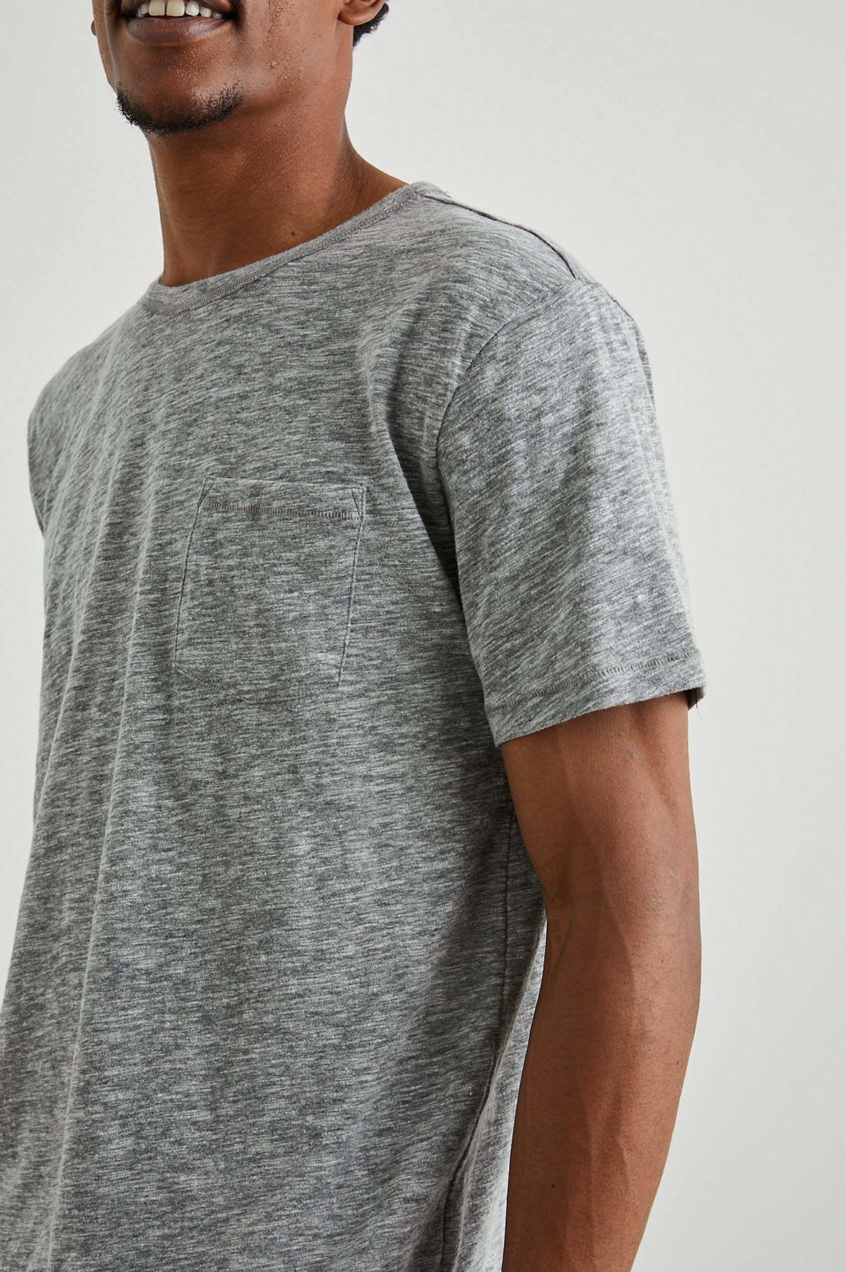 SKIPPER HEATHER GREY T-SHIRT - CLOSE UP OF DETAILS