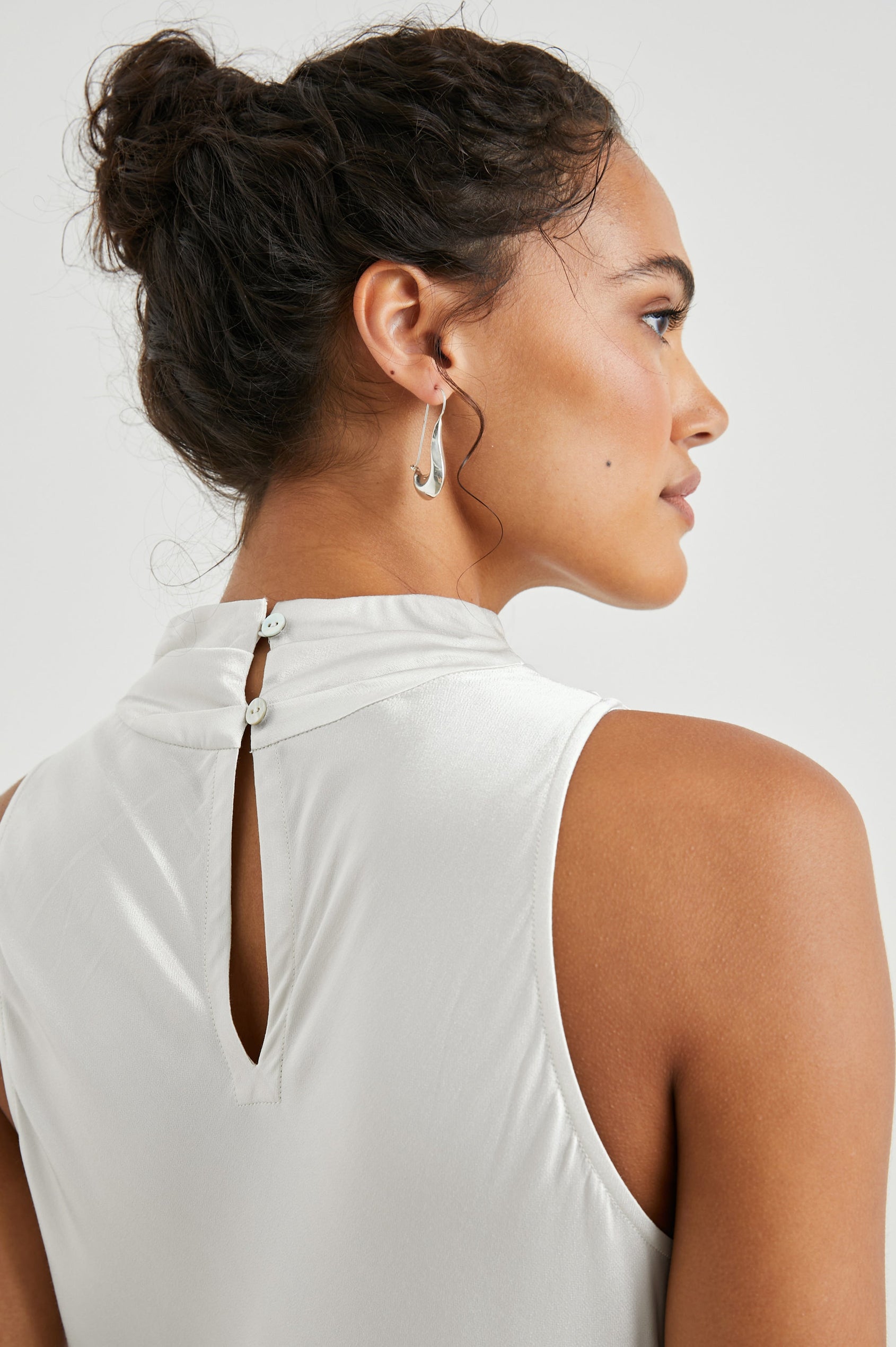SOLANA DRESS IVORY - ENCLOSURE DETAILS