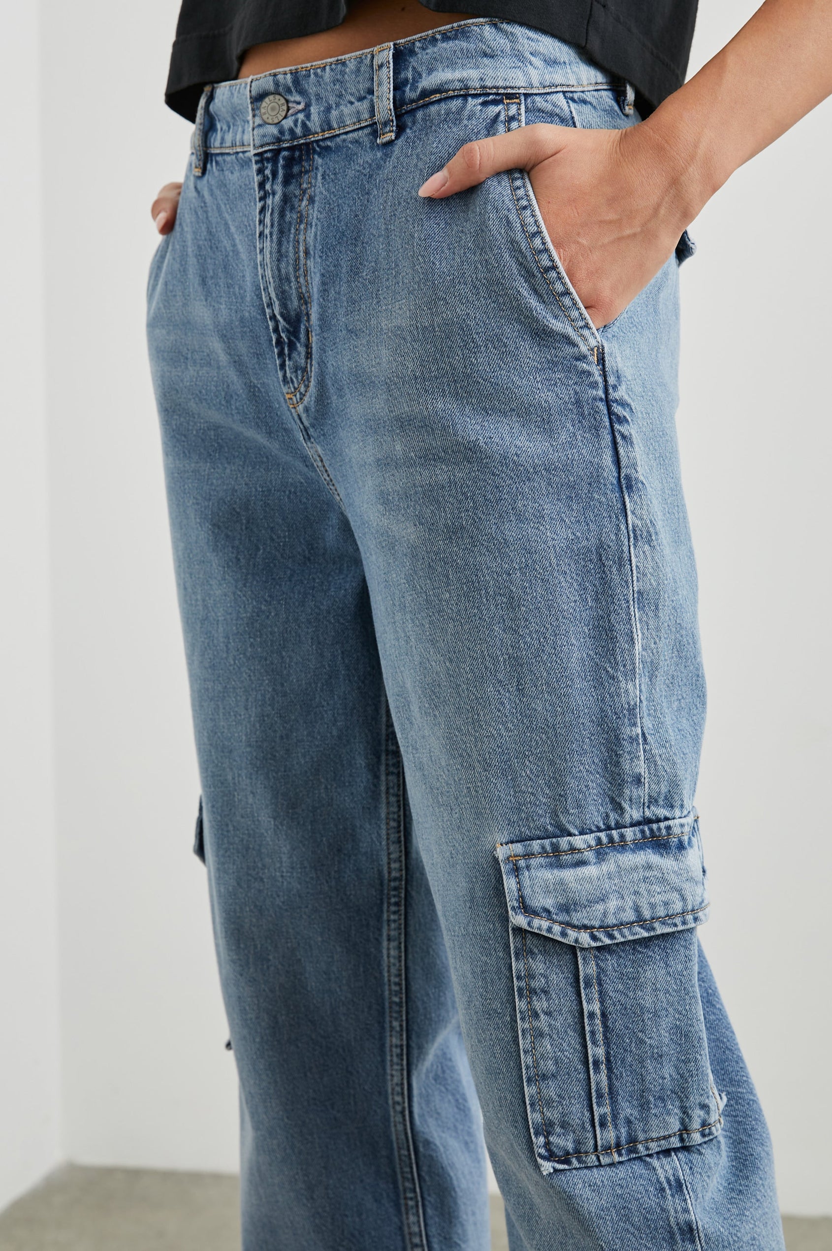 SPEEDWAY-CARGO-BREEZY-BLUE- SIDE ANGLE