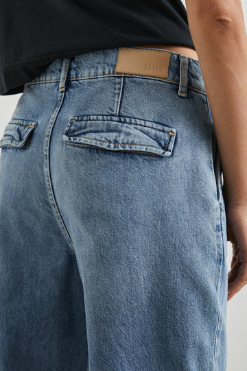 SPEEDWAY-CARGO-BREEZY-BLUE- BACK DETAIL