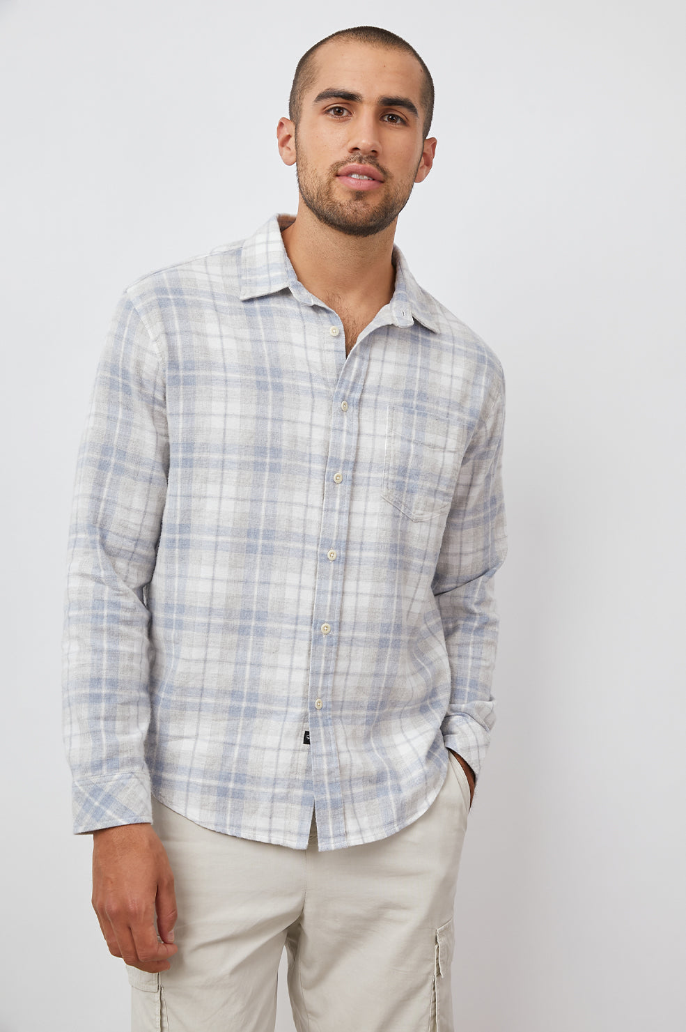 SUSSEX SHIRT - PAINTED SKY GREY MELANGE - FRONT HAND IN POCKET