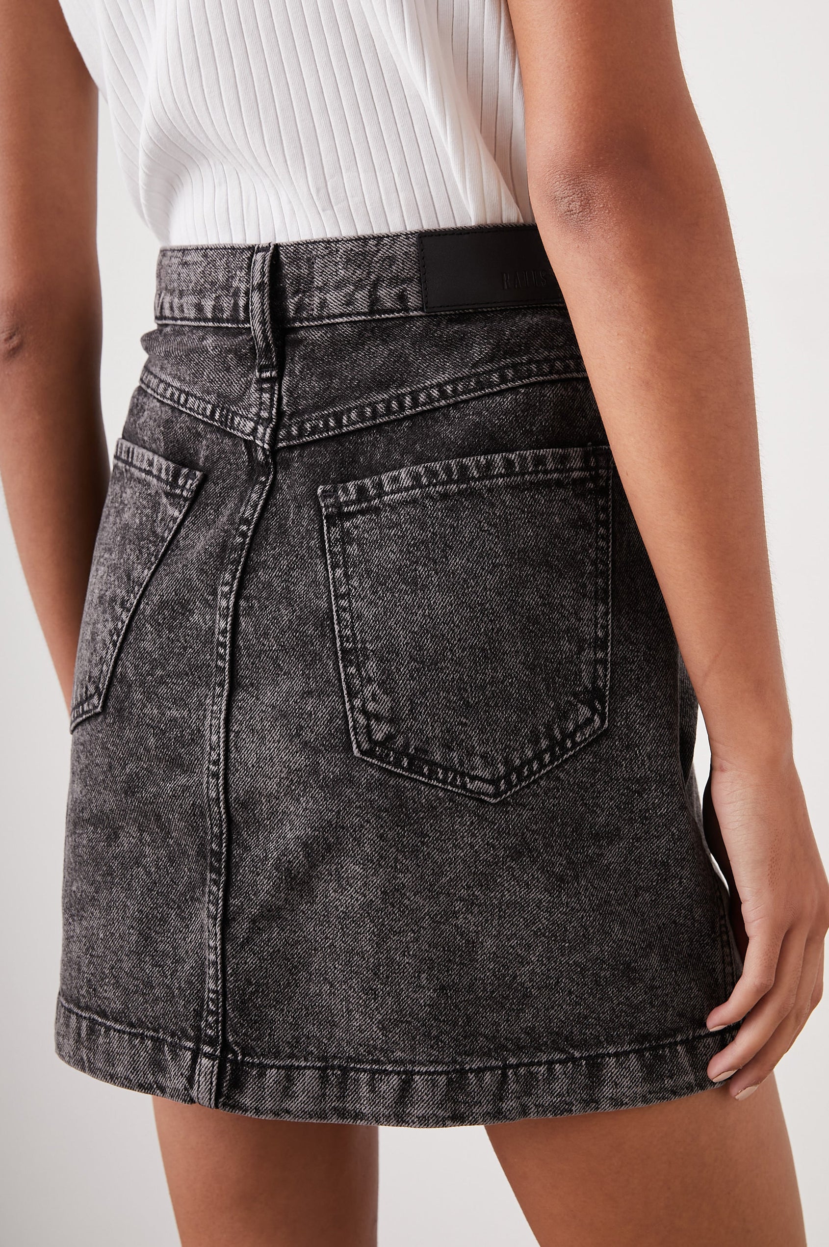 CANYON ACID BLACK SKIRT - BACK DETAIL