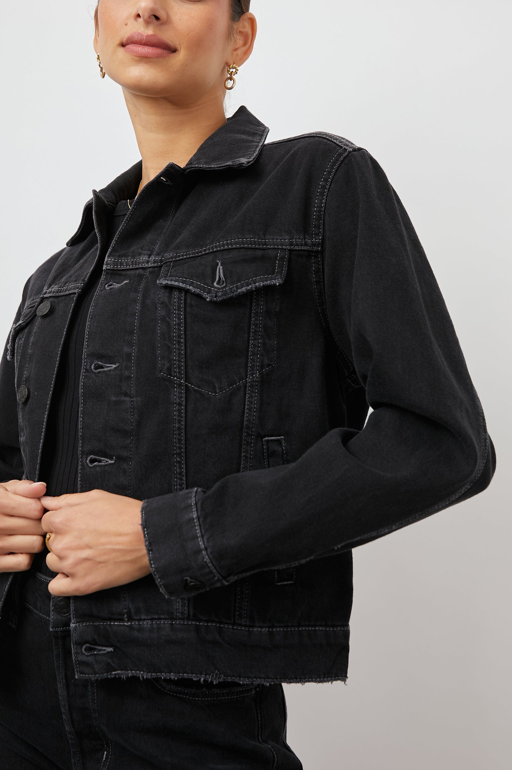 THE-MULHOLLAND-TARMAC-SIDE ANGLE