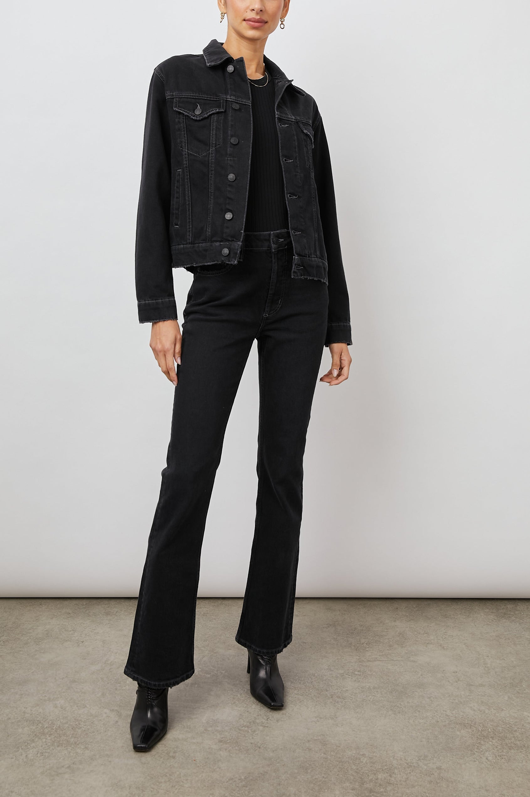 THE-MULHOLLAND-TARMAC-FULL FRONT BODY