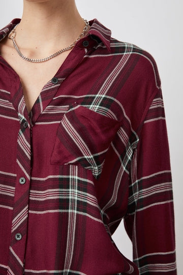 HUNTER SANGRIA BLACK WHITE TOP-DETAIL