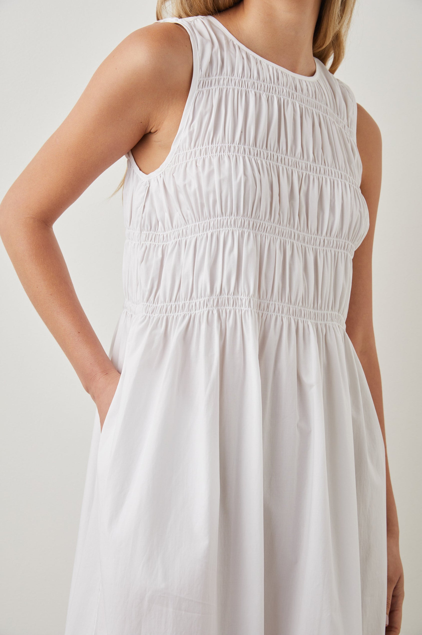 TILDA DRESS WHITE - FRONT DETAILS