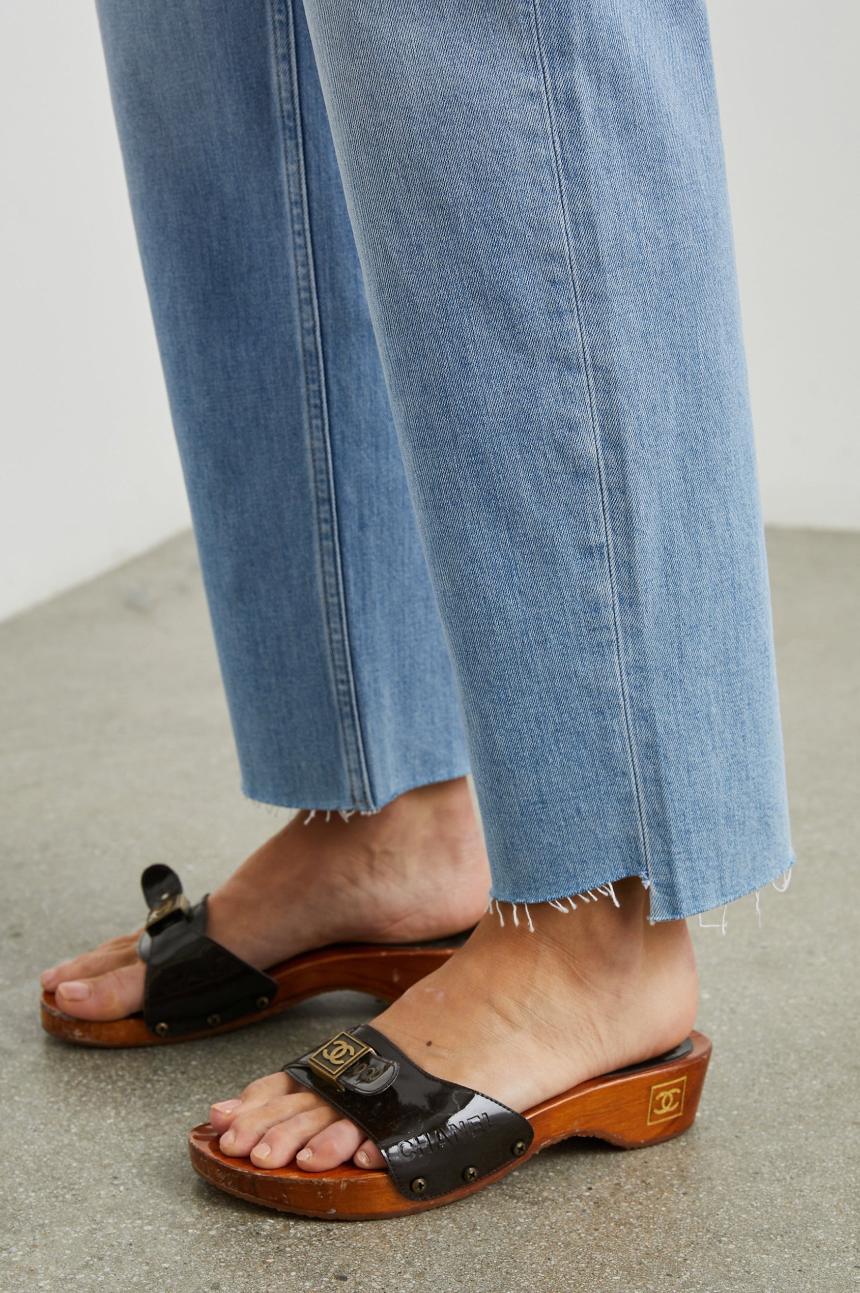 TOPANGA CROP STRAIGHT - BLUE MIST STEP HEM - HEM DETAILS