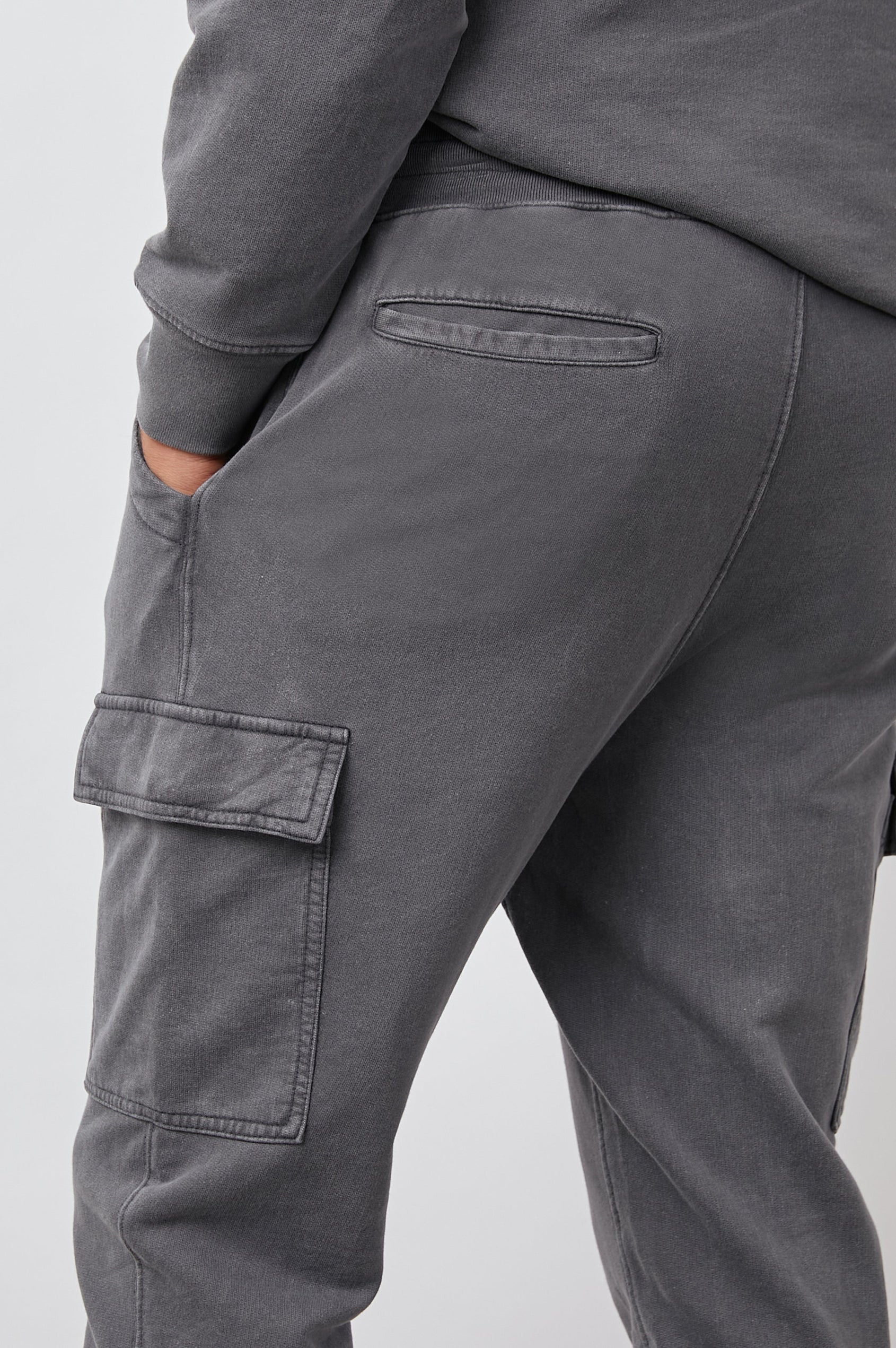 TRENT SWEATPANT CHARCOAL FROST - BACK BODY