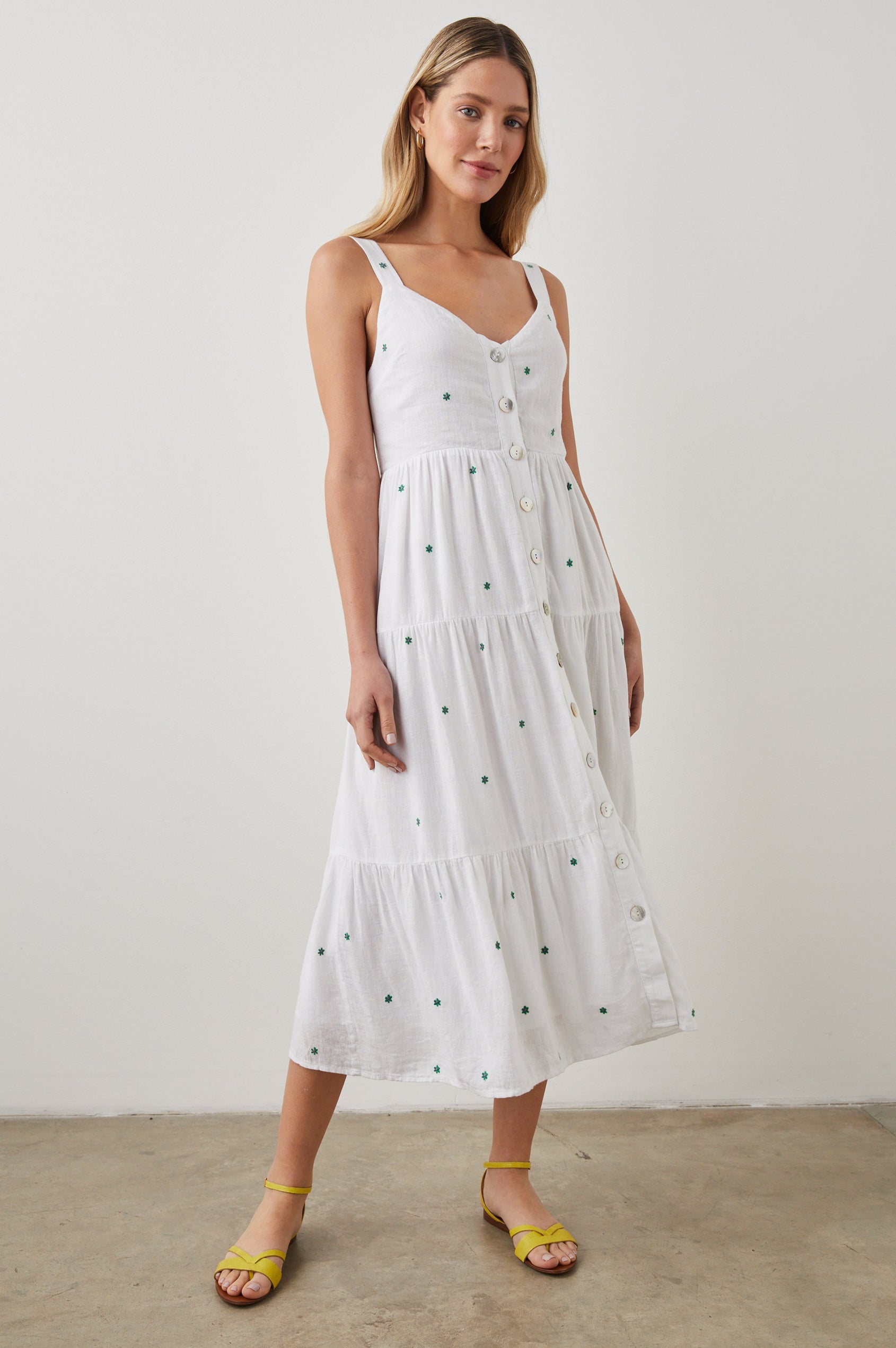 VIOLET DRESS GREEN DAISY EMBROIDERY - FRONT BODY IN MOTION