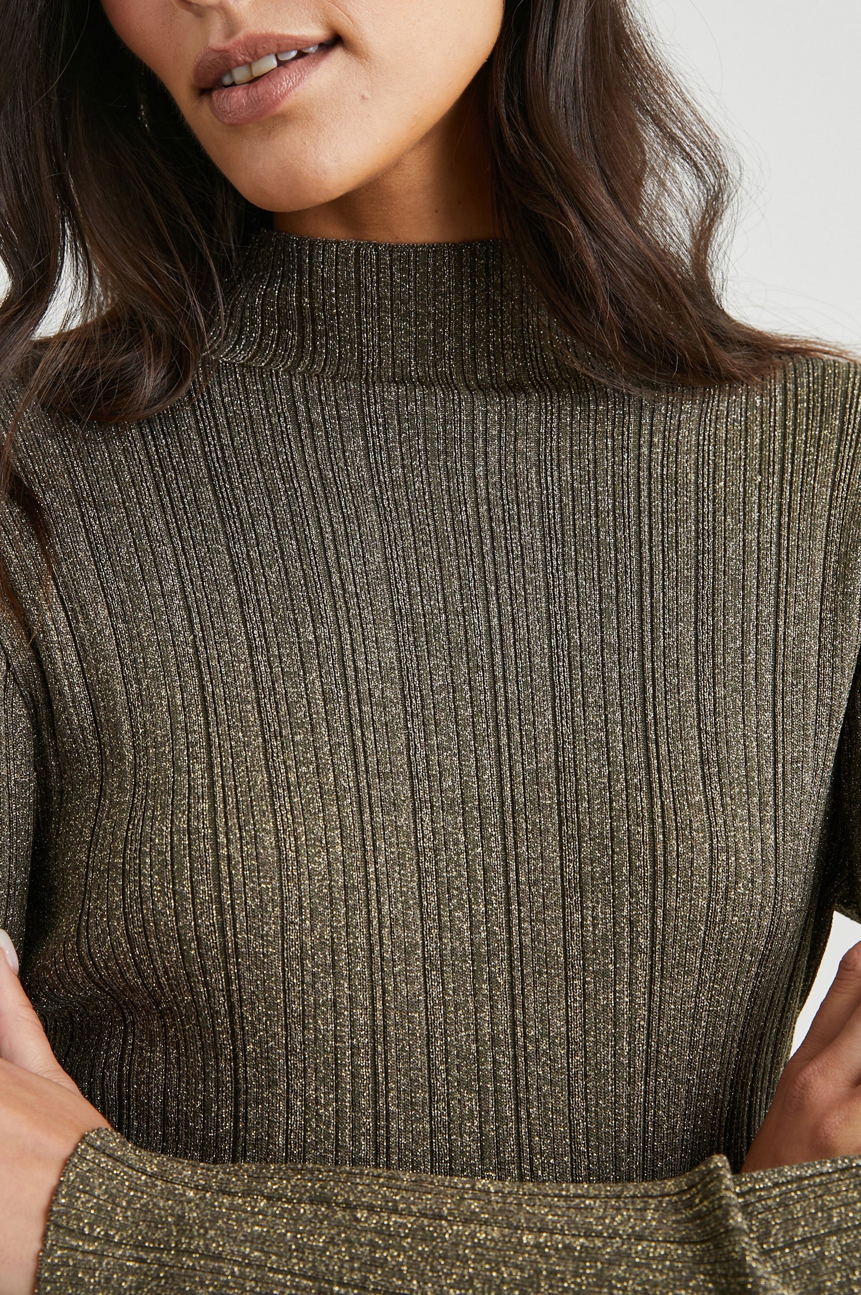 VIVIENNE-GOLD-LUREX-DETAIL