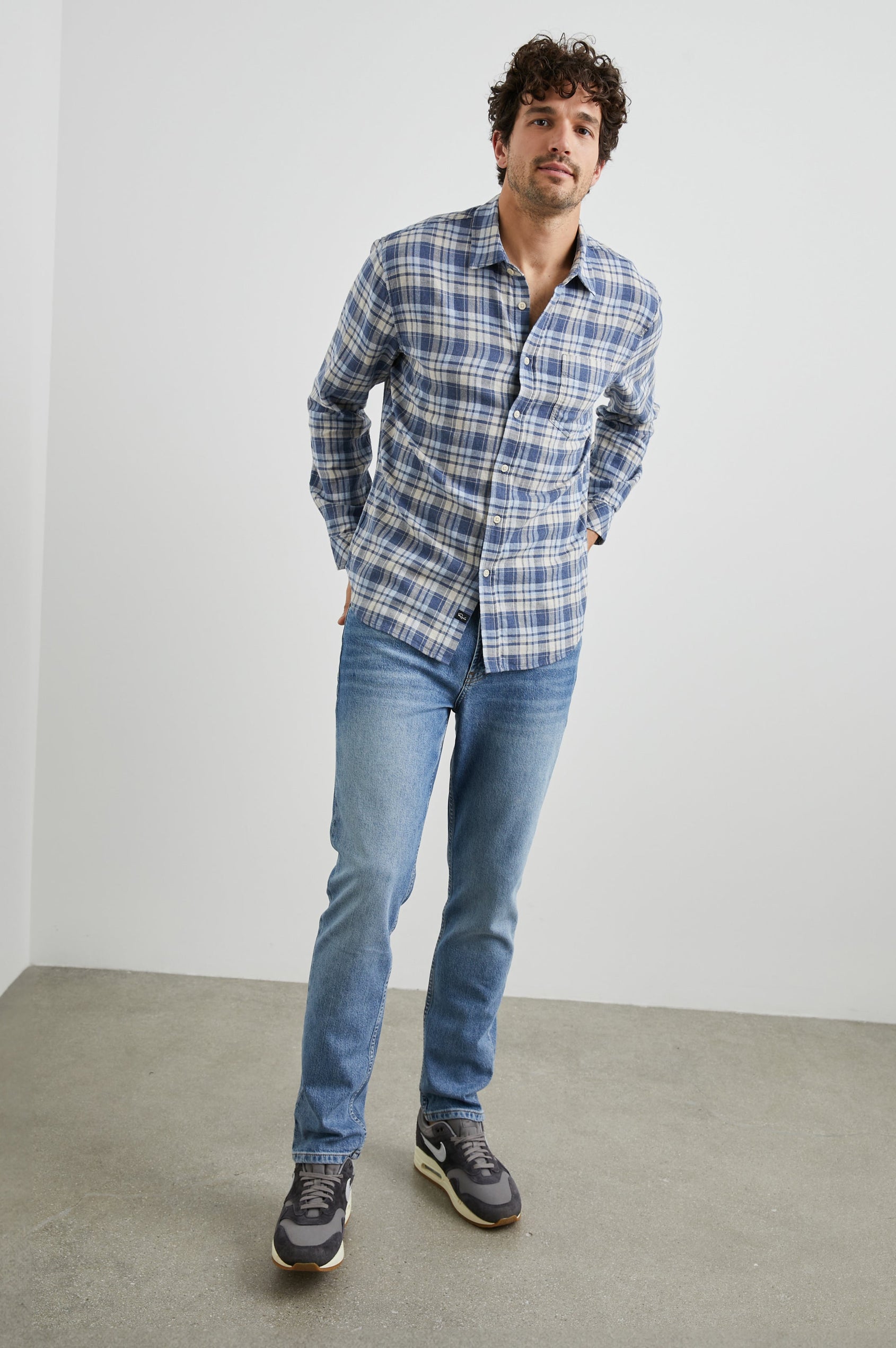 WYATT NAVY SORGHUM OXFORD  - FULL BODY