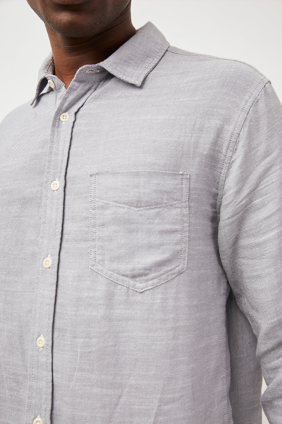 WYATT STEEL OXFORD LONG SLEEVE BUTTON DOWN- DETAIL