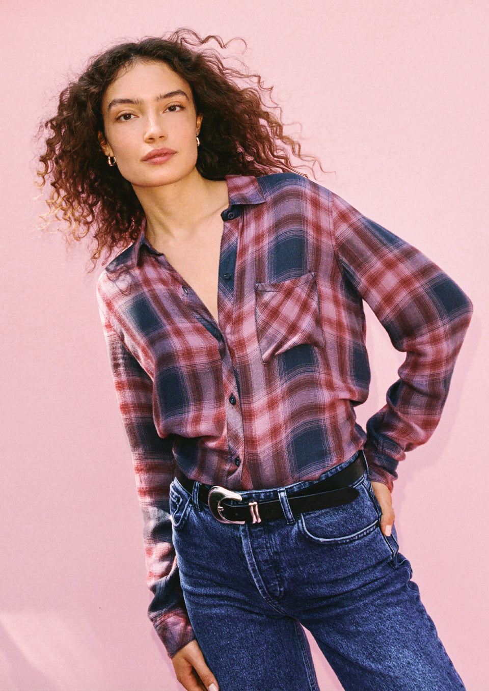 EDITORIAL IMAGE OF MODEL WEARING HUNTER SHIRT AND GETTY WIDE LEG JEANS