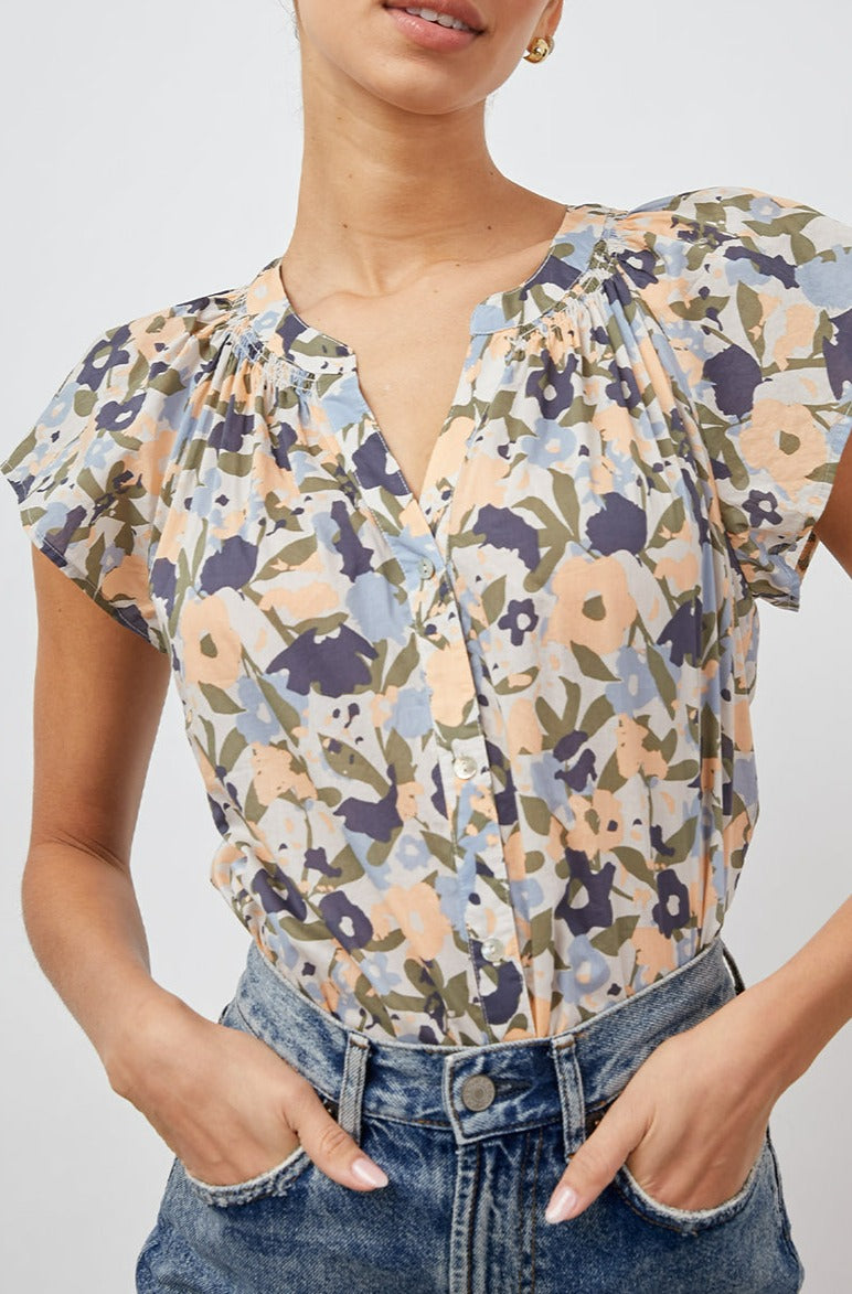 ALENA MOD FLORAL SHORT SLEEVE BLOUSE- FRONT TUCKED IN