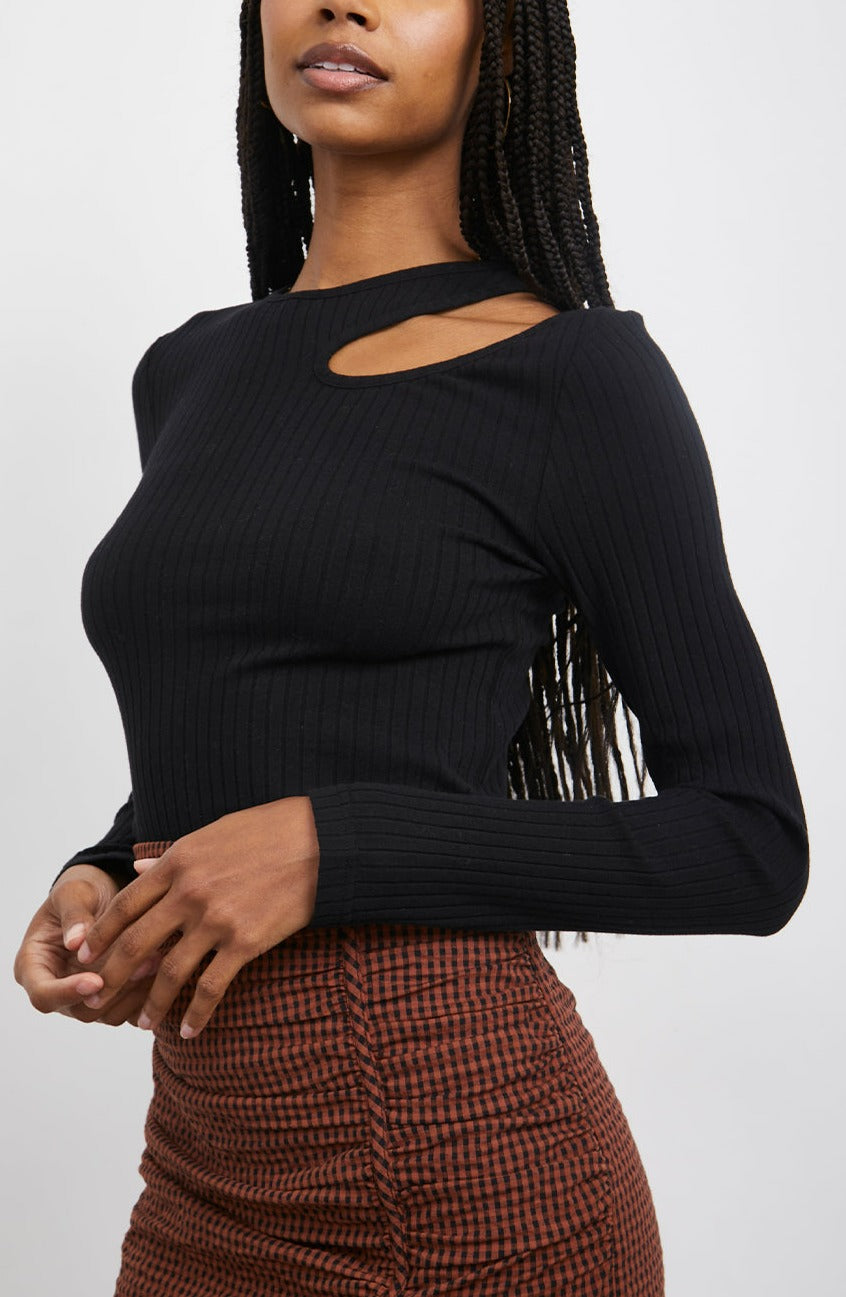 ALI TRUE BLACK TOP-SIDE ANGLE