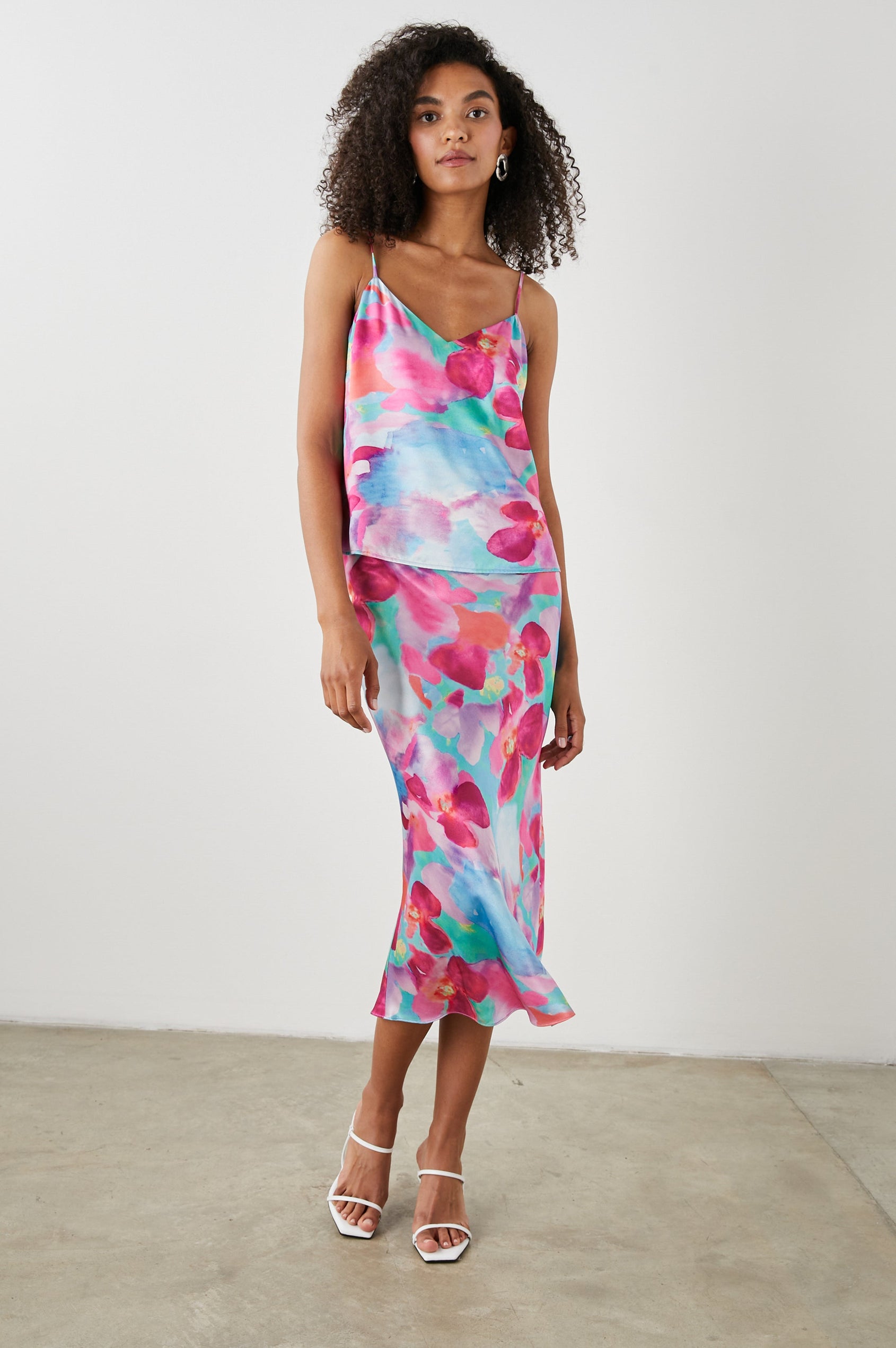 ANA SKIRT LEI FLORAL - FULL FRONT BODY