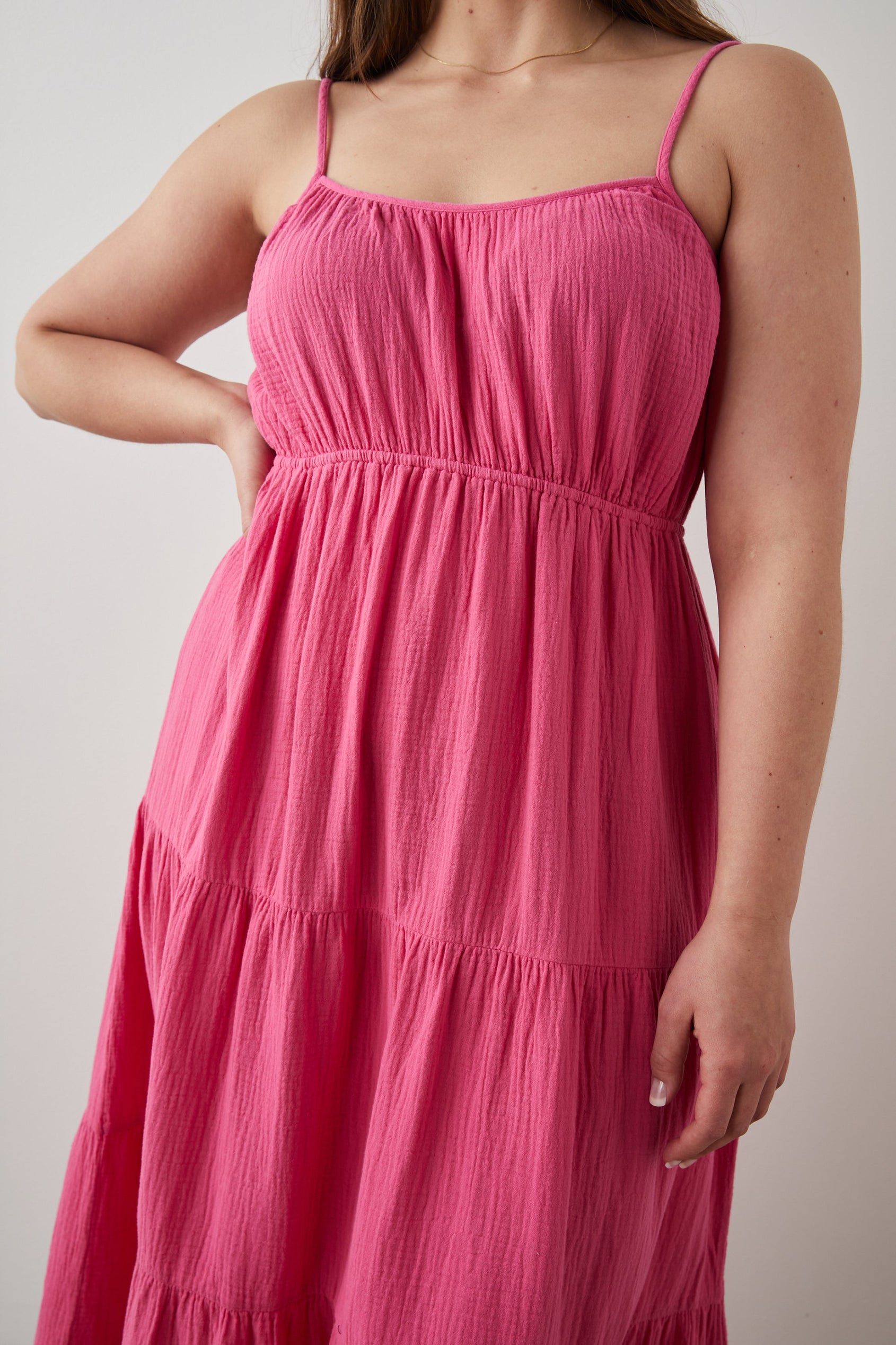 BLAKELY DRESS HIBISCUS - MODEL 2 FRONT DETAIL