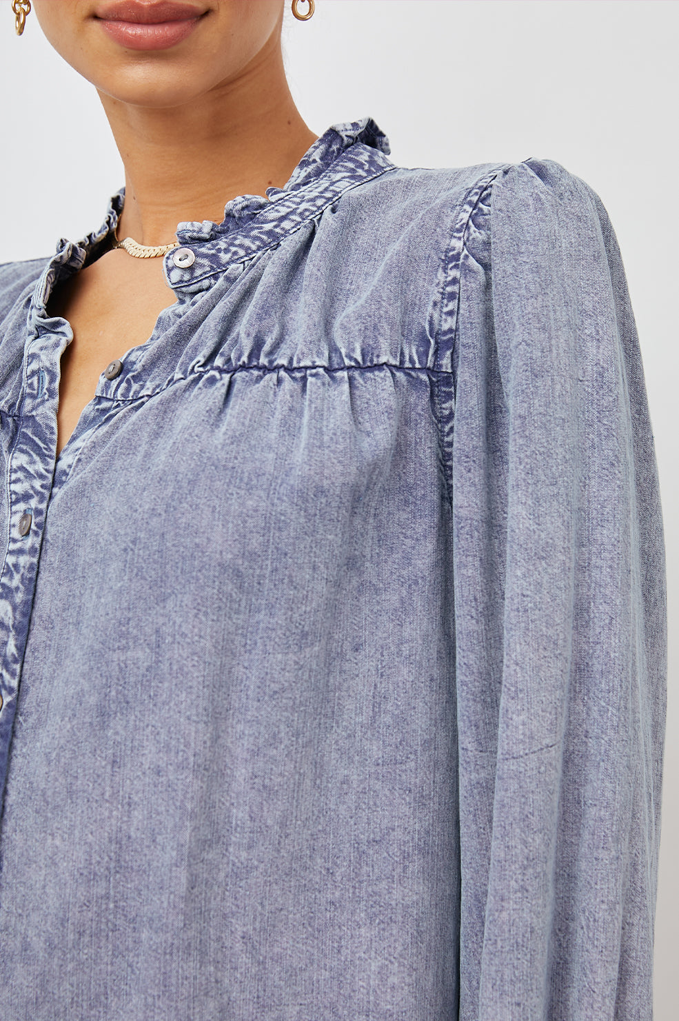 CAMILLE SAPPHIRE ACID WASH TOP-DETAIL