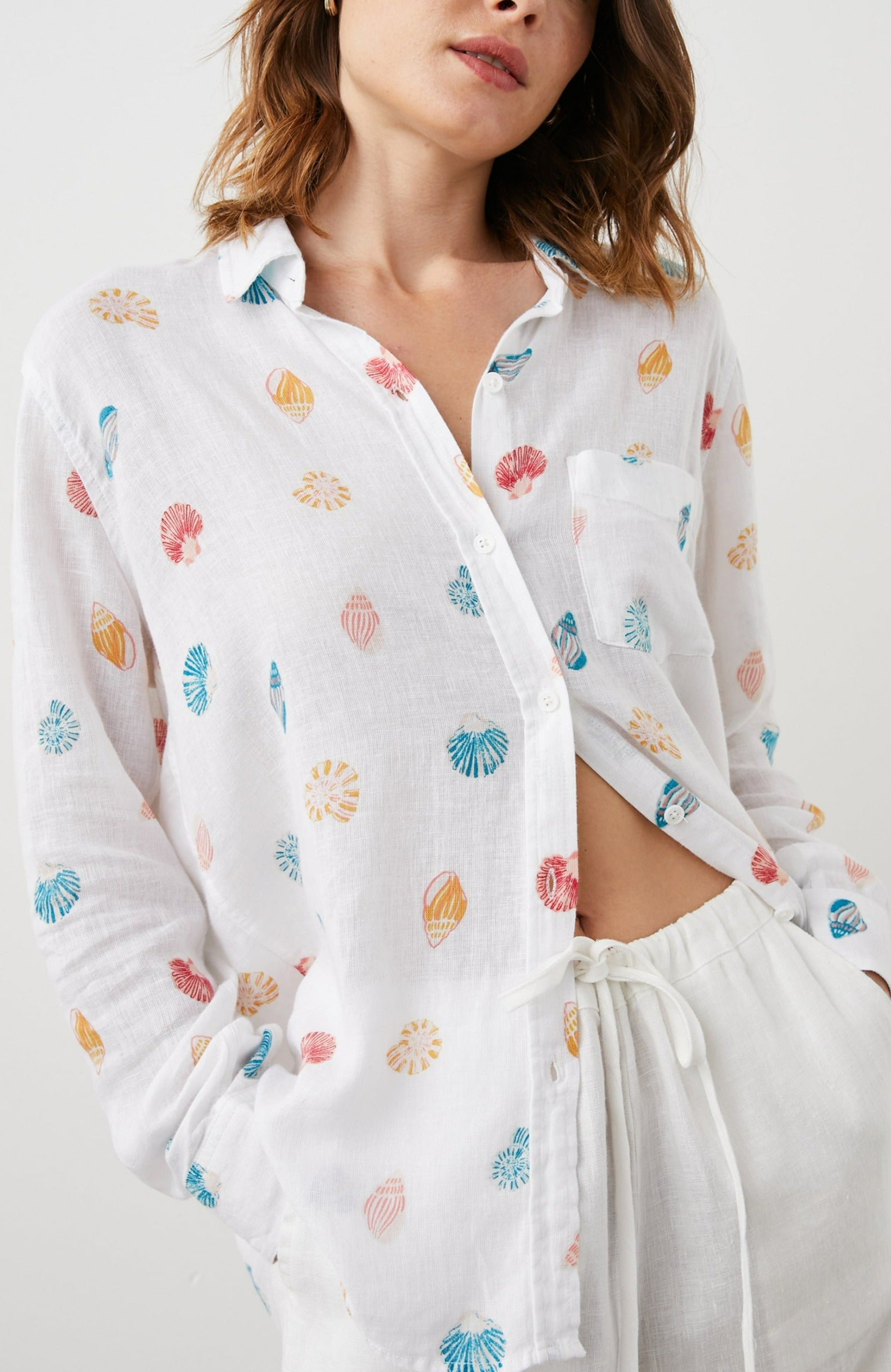 CHARLI SHIRT BEACHSIDE - FRONT IN MOTION