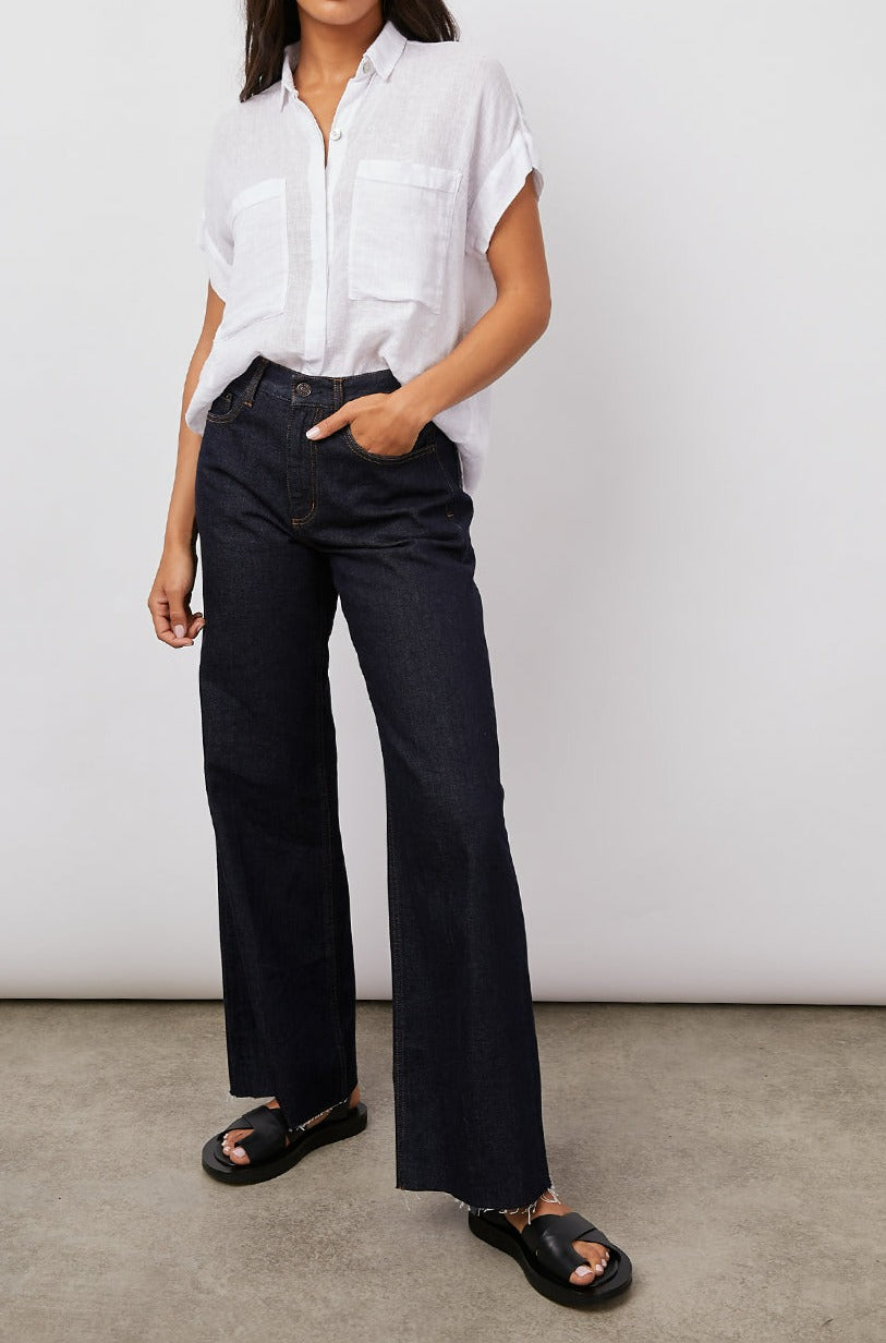 CITO WHITE SHORT SLEEVE BUTTON DOWN -FULL FRONT BODY TUCKED IN