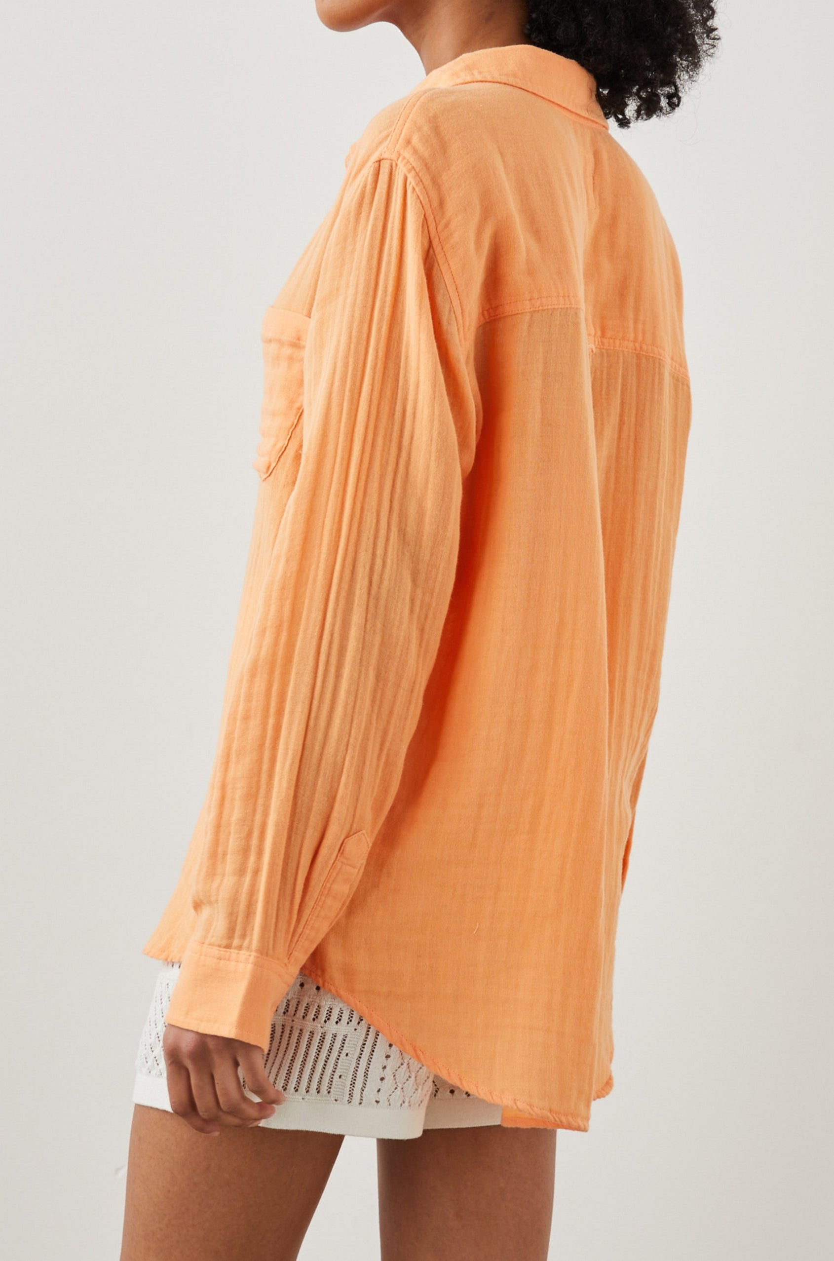 ELLIS SHIRT PAPAYA - SIDE ANGLE