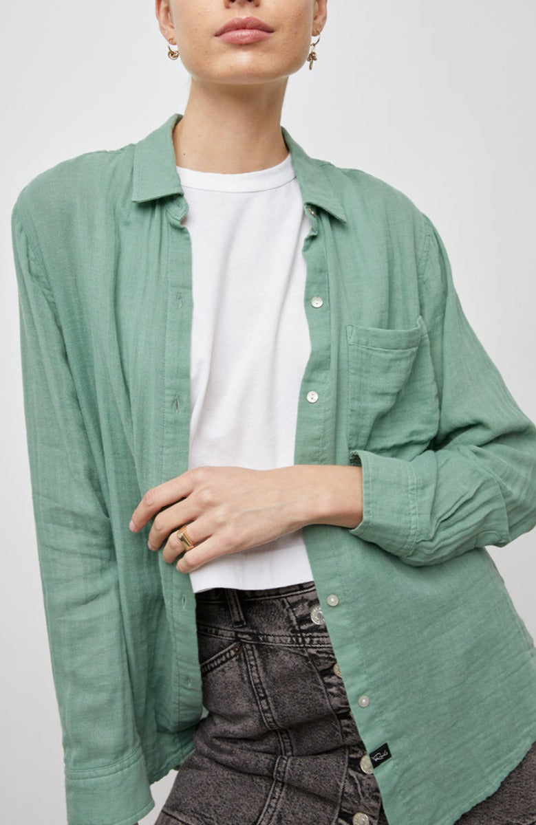 ELLIS GREEN APPLE SHIRT-FRONT IN MOTION ARMS CROSSED