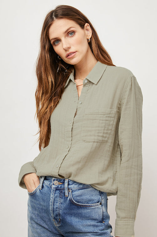 ELLIS SAGE LONG SLEEVE BUTTON DOWN - FRONT TUCKED IN