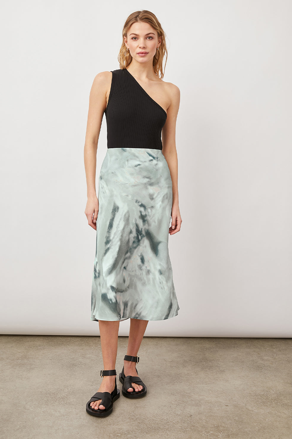 ESTI-TRUEBLACK-ANYA-SAGE DIFFUSION-FRONT FULL BODY